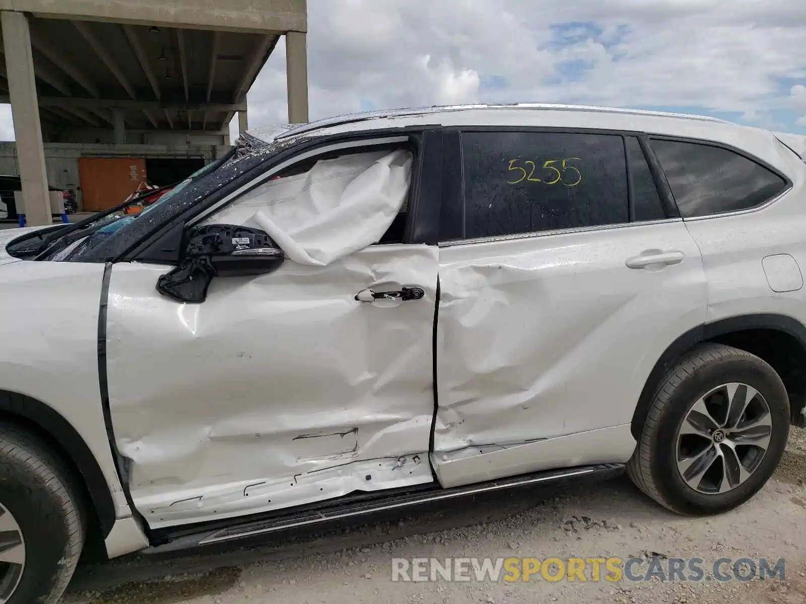 10 Photograph of a damaged car 5TDGZRAH0MS531179 TOYOTA HIGHLANDER 2021