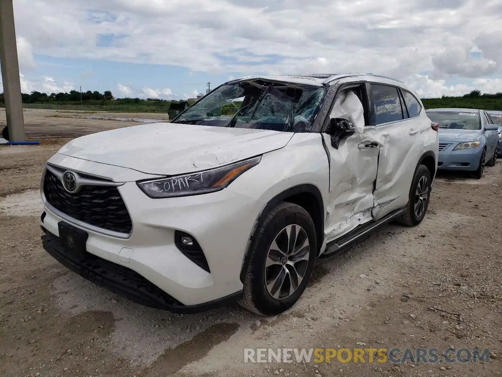 2 Photograph of a damaged car 5TDGZRAH0MS531179 TOYOTA HIGHLANDER 2021