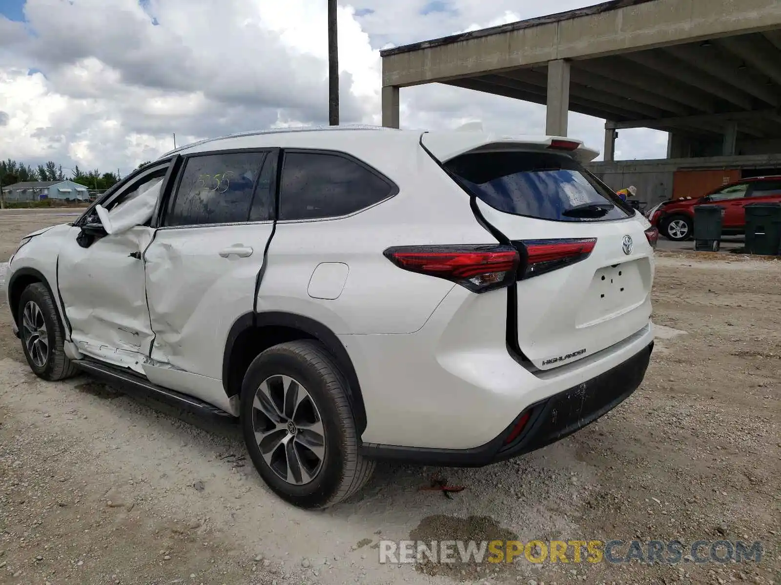 3 Photograph of a damaged car 5TDGZRAH0MS531179 TOYOTA HIGHLANDER 2021