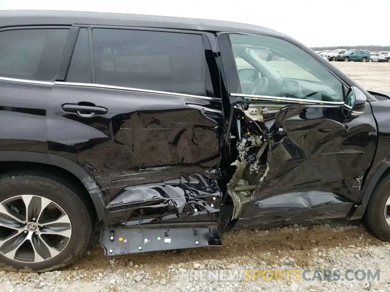 9 Photograph of a damaged car 5TDGZRAH1MS034545 TOYOTA HIGHLANDER 2021