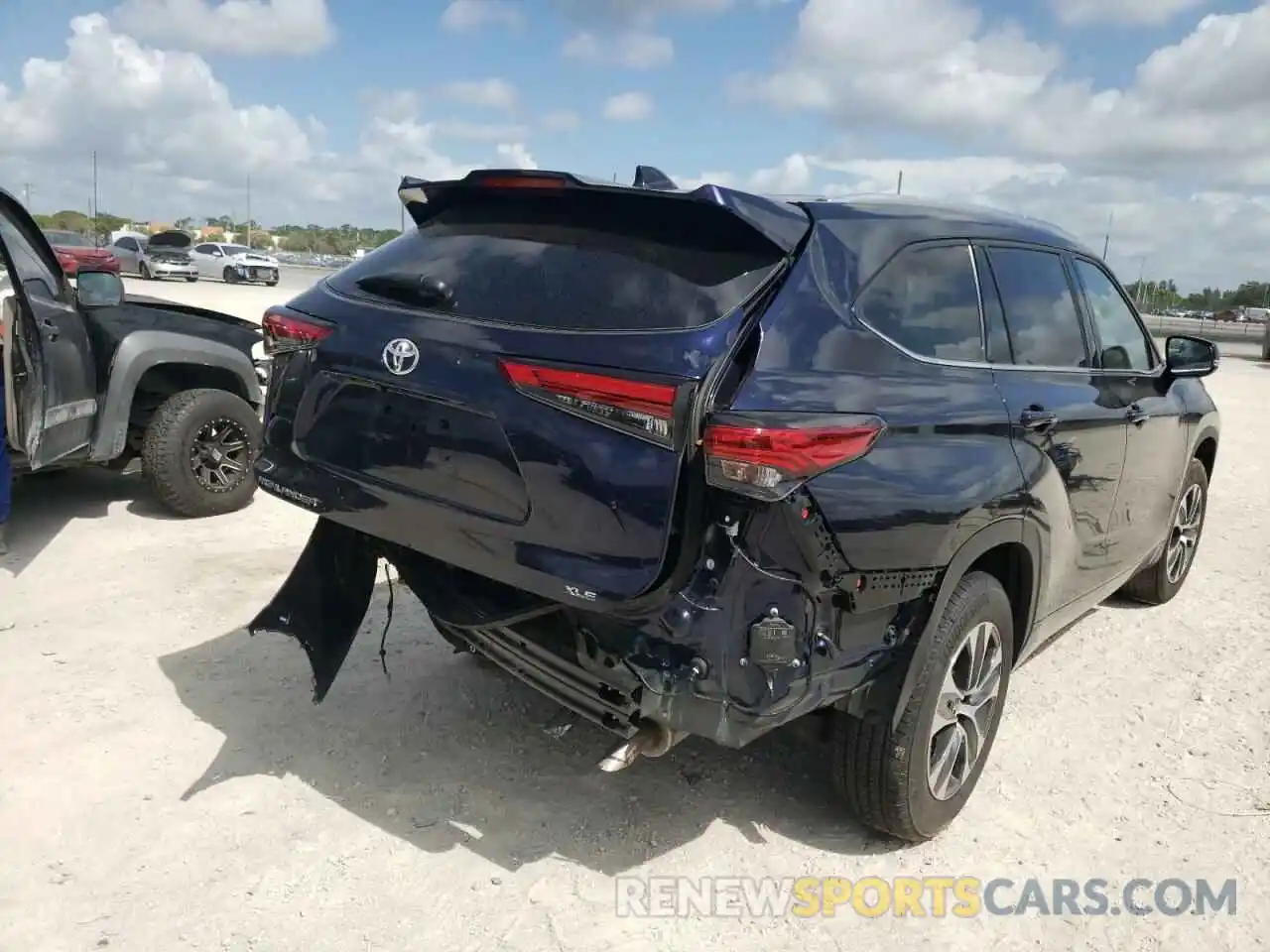 4 Photograph of a damaged car 5TDGZRAH1MS044816 TOYOTA HIGHLANDER 2021