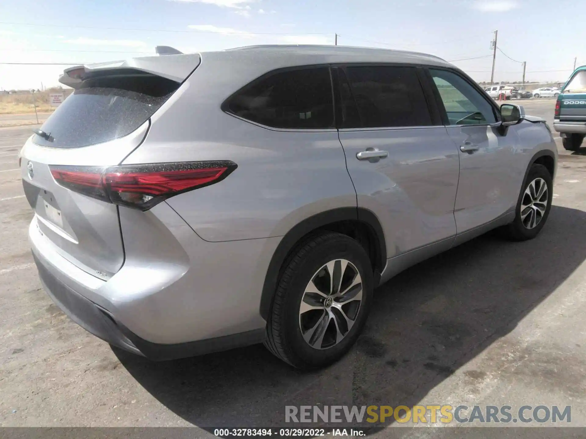 4 Photograph of a damaged car 5TDGZRAH1MS065052 TOYOTA HIGHLANDER 2021