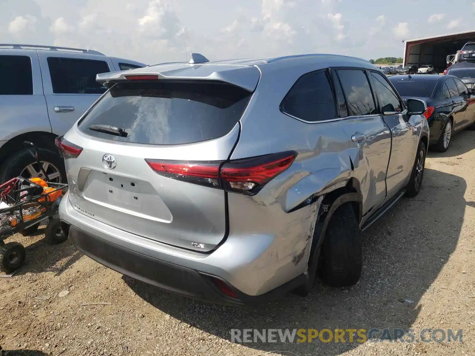 4 Photograph of a damaged car 5TDGZRAH1MS519364 TOYOTA HIGHLANDER 2021