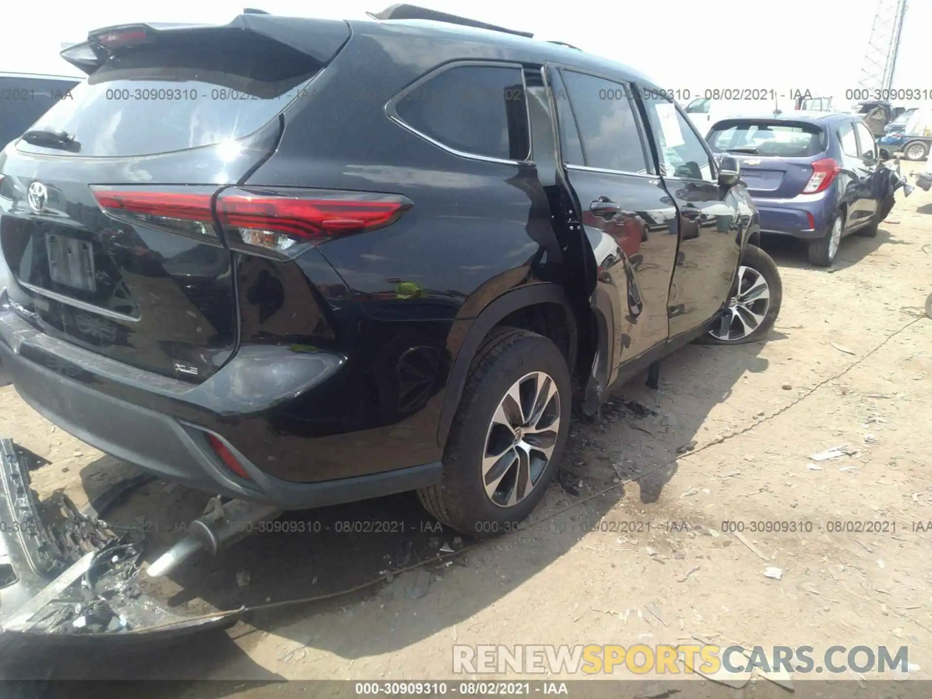 4 Photograph of a damaged car 5TDGZRAH1MS523723 TOYOTA HIGHLANDER 2021