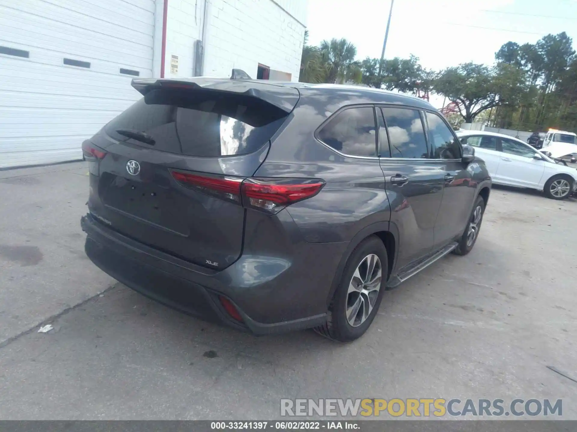 4 Photograph of a damaged car 5TDGZRAH1MS532423 TOYOTA HIGHLANDER 2021