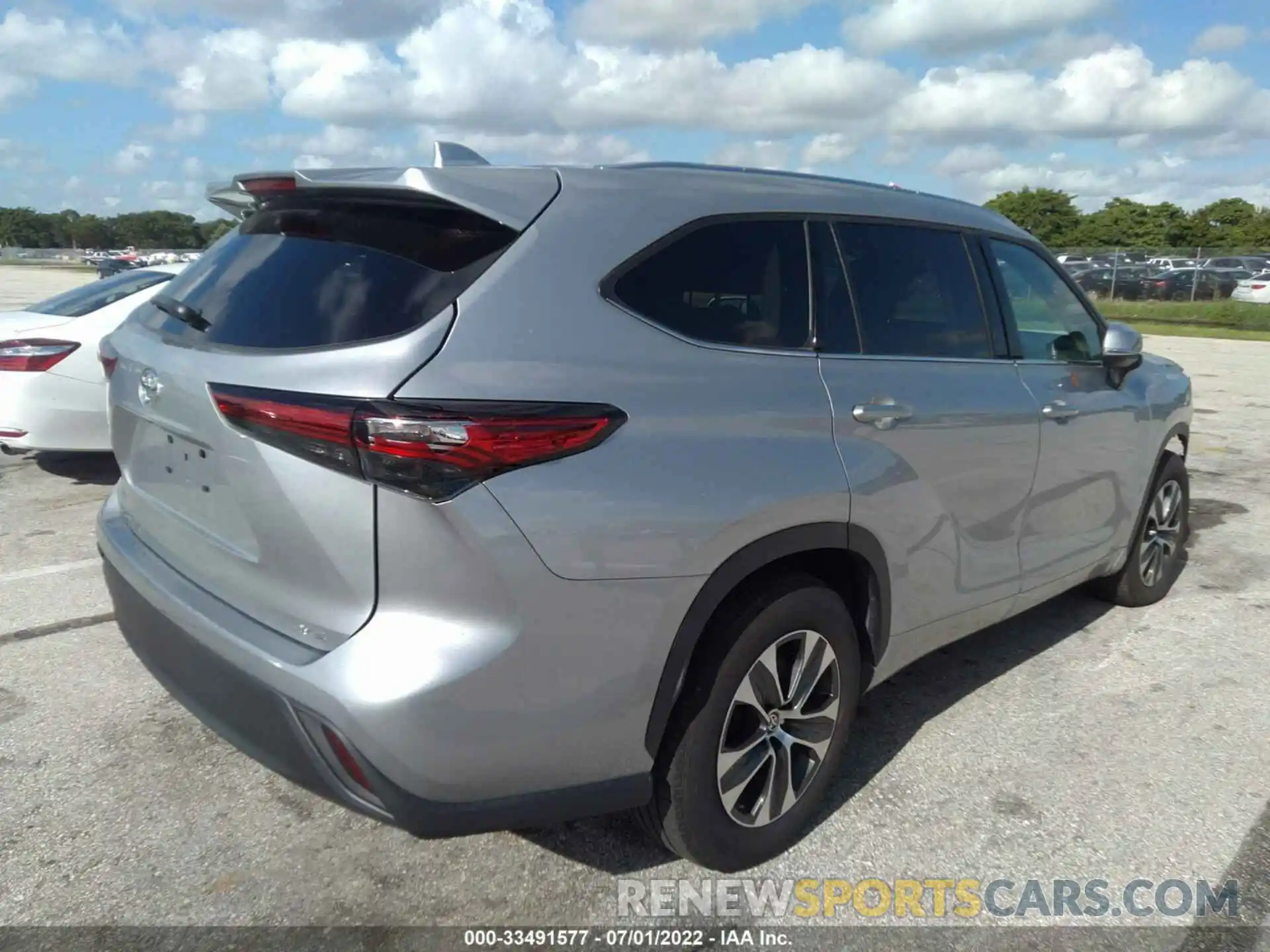 4 Photograph of a damaged car 5TDGZRAH1MS537881 TOYOTA HIGHLANDER 2021