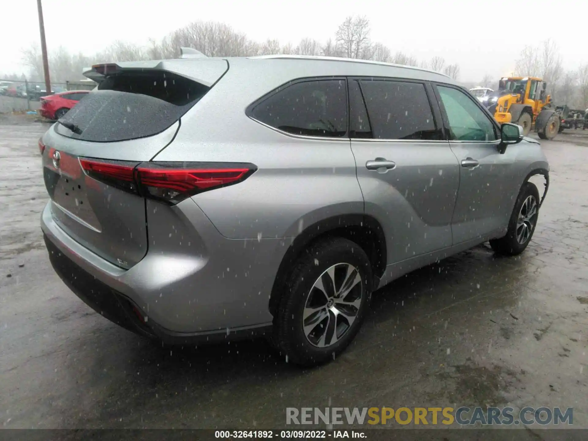 4 Photograph of a damaged car 5TDGZRAH2MS031637 TOYOTA HIGHLANDER 2021