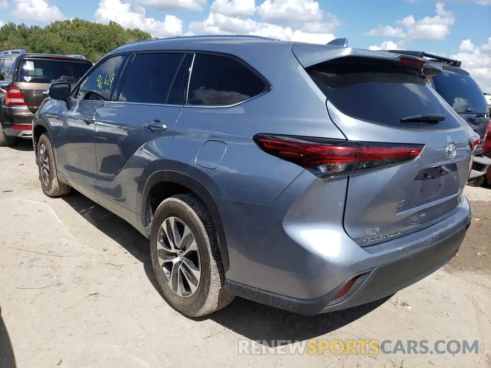 3 Photograph of a damaged car 5TDGZRAH2MS050625 TOYOTA HIGHLANDER 2021