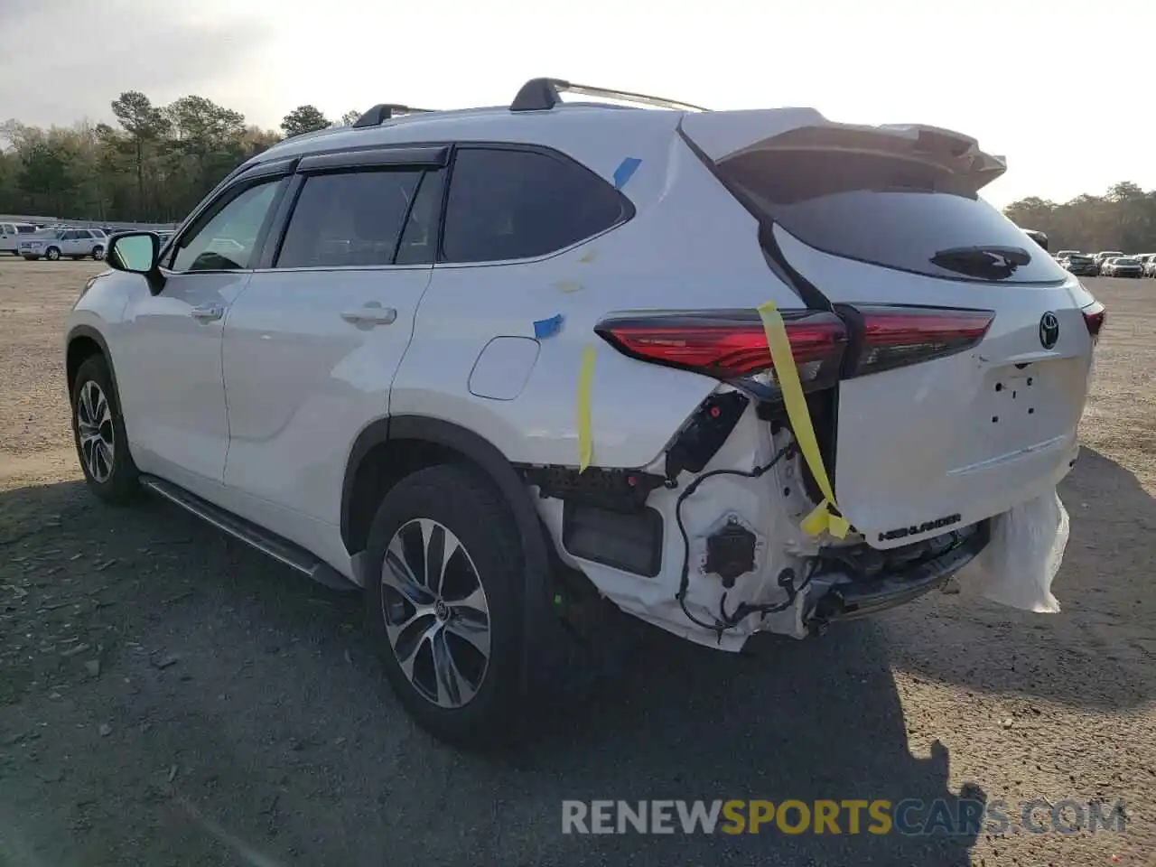 3 Photograph of a damaged car 5TDGZRAH2MS076769 TOYOTA HIGHLANDER 2021