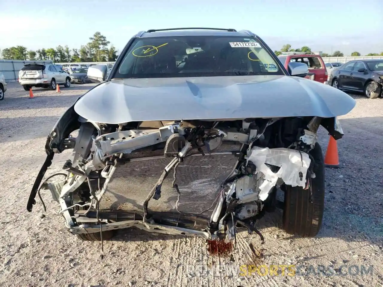 9 Photograph of a damaged car 5TDGZRAH2MS527358 TOYOTA HIGHLANDER 2021