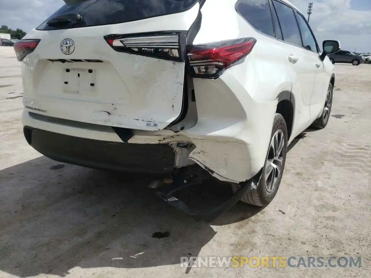 9 Photograph of a damaged car 5TDGZRAH2MS534004 TOYOTA HIGHLANDER 2021