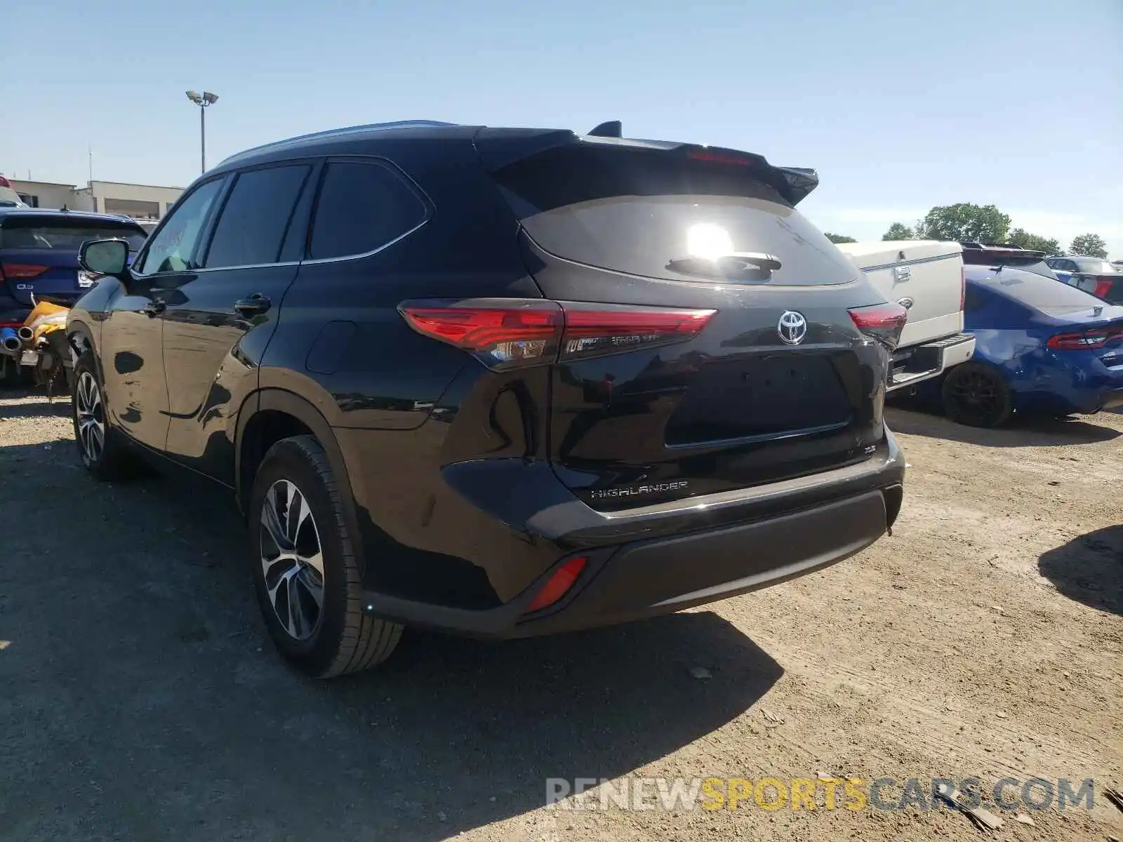 3 Photograph of a damaged car 5TDGZRAH3MS037740 TOYOTA HIGHLANDER 2021