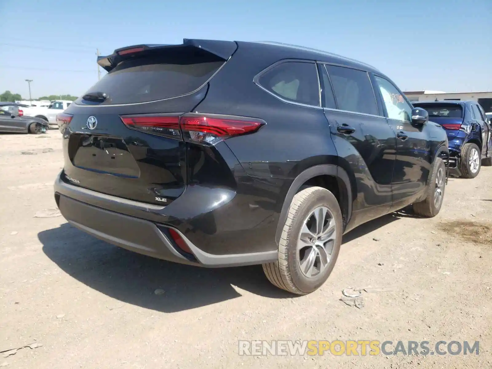 4 Photograph of a damaged car 5TDGZRAH3MS037740 TOYOTA HIGHLANDER 2021