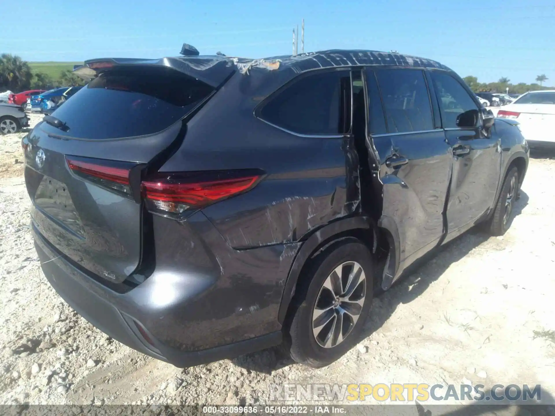 4 Photograph of a damaged car 5TDGZRAH3MS056899 TOYOTA HIGHLANDER 2021