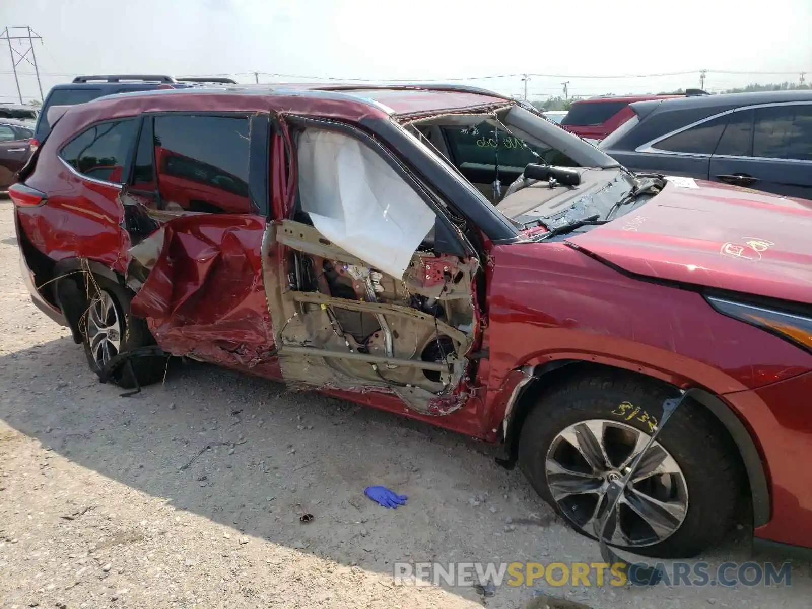 9 Photograph of a damaged car 5TDGZRAH3MS515235 TOYOTA HIGHLANDER 2021