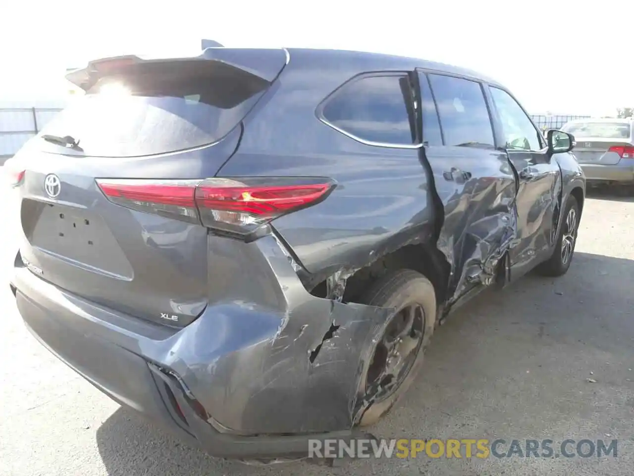 4 Photograph of a damaged car 5TDGZRAH3MS516434 TOYOTA HIGHLANDER 2021