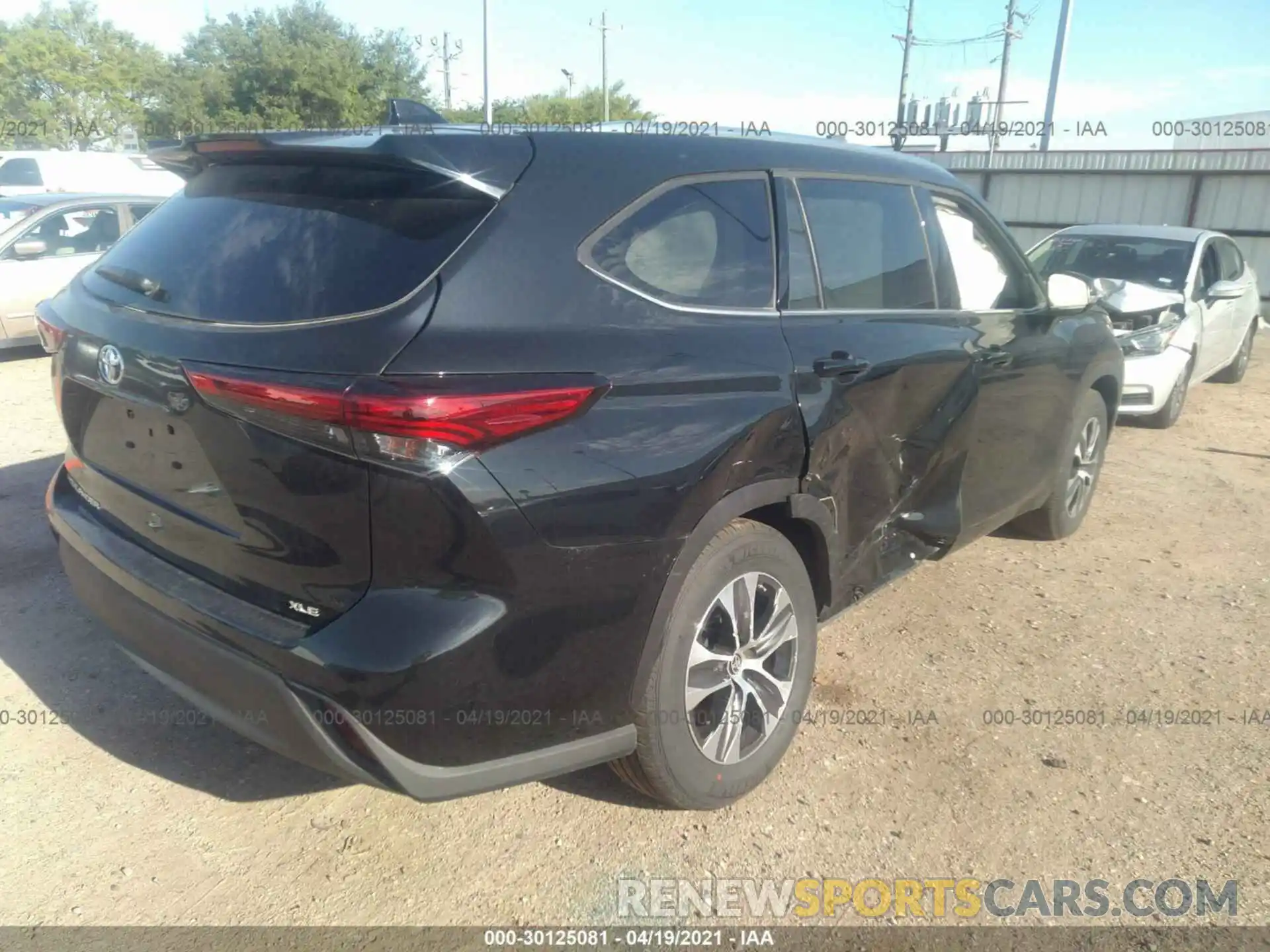 4 Photograph of a damaged car 5TDGZRAH3MS520662 TOYOTA HIGHLANDER 2021