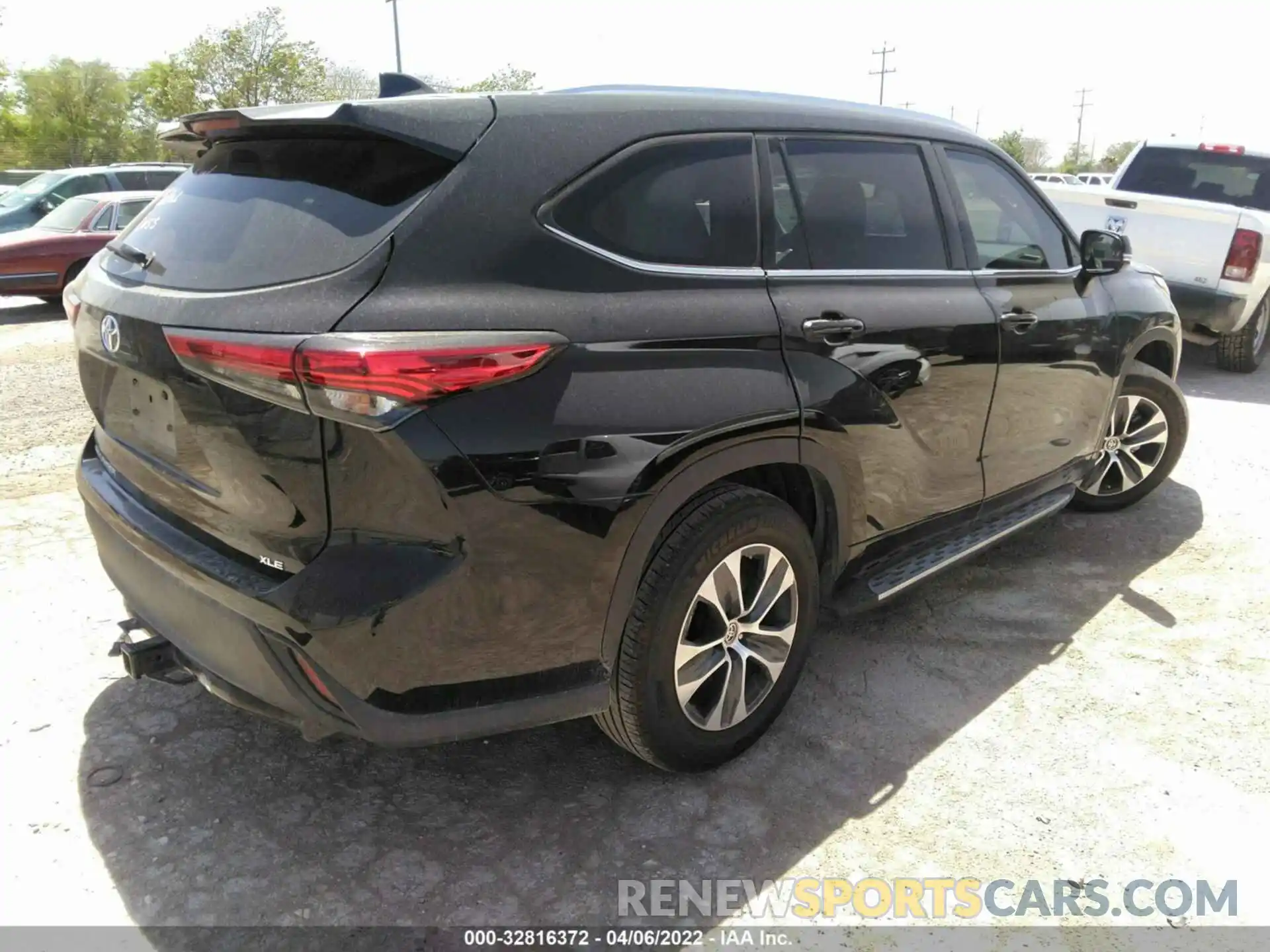 4 Photograph of a damaged car 5TDGZRAH3MS530947 TOYOTA HIGHLANDER 2021