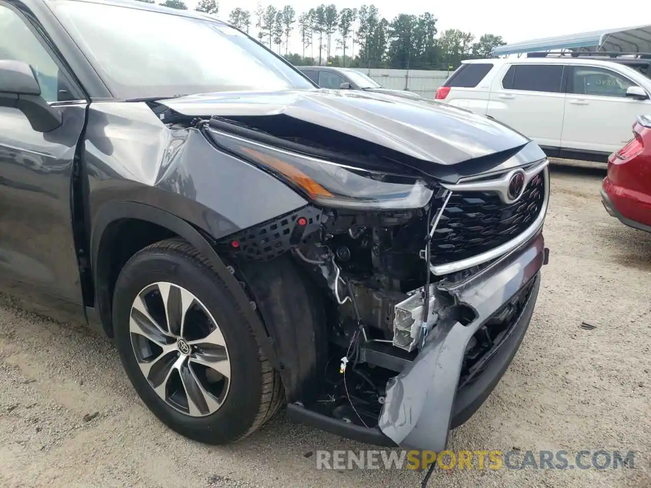 9 Photograph of a damaged car 5TDGZRAH4MS039545 TOYOTA HIGHLANDER 2021