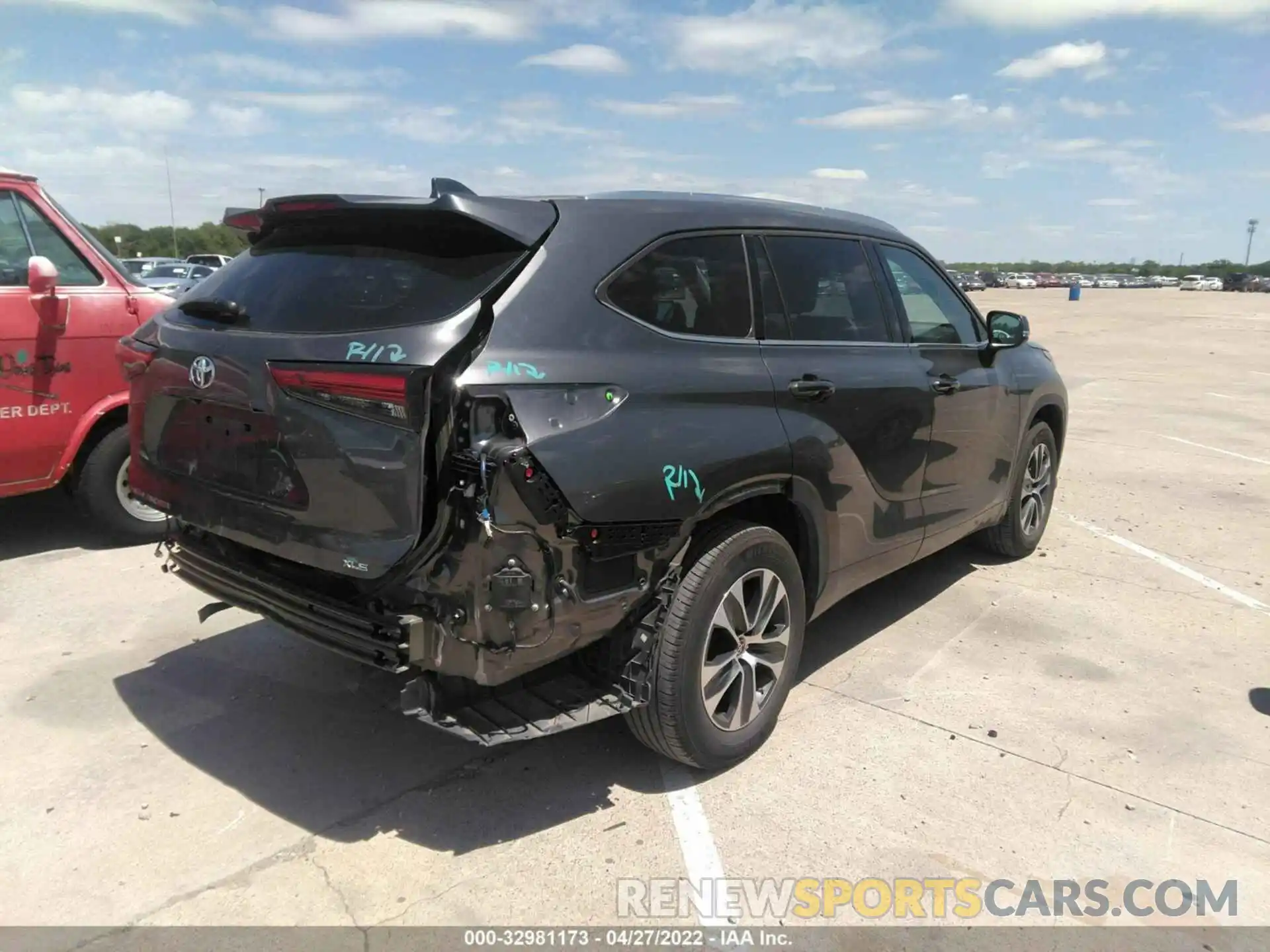 4 Photograph of a damaged car 5TDGZRAH4MS040159 TOYOTA HIGHLANDER 2021