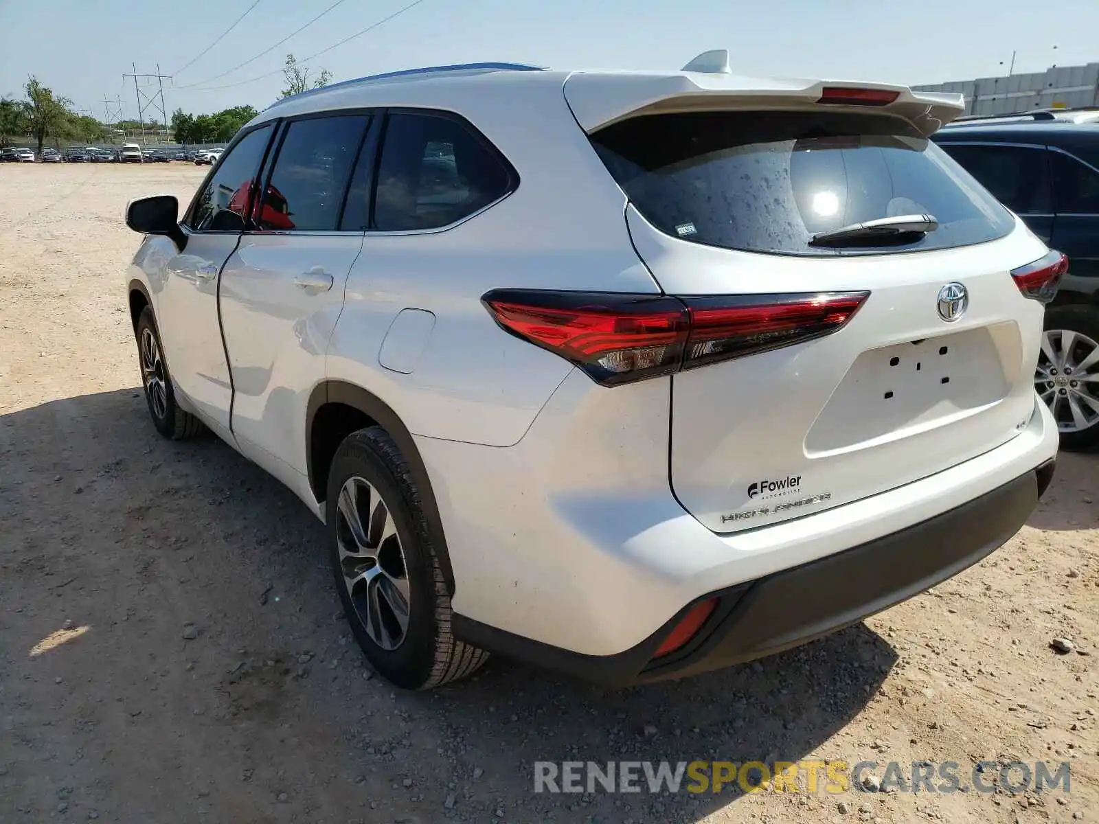 3 Photograph of a damaged car 5TDGZRAH4MS049394 TOYOTA HIGHLANDER 2021