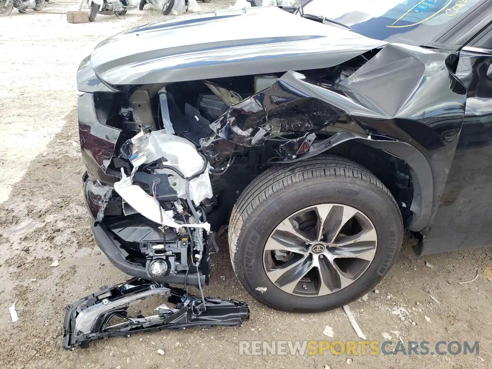 9 Photograph of a damaged car 5TDGZRAH4MS061321 TOYOTA HIGHLANDER 2021