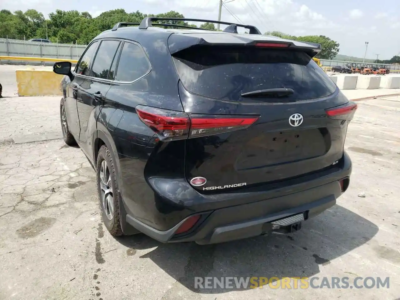 3 Photograph of a damaged car 5TDGZRAH4MS524431 TOYOTA HIGHLANDER 2021