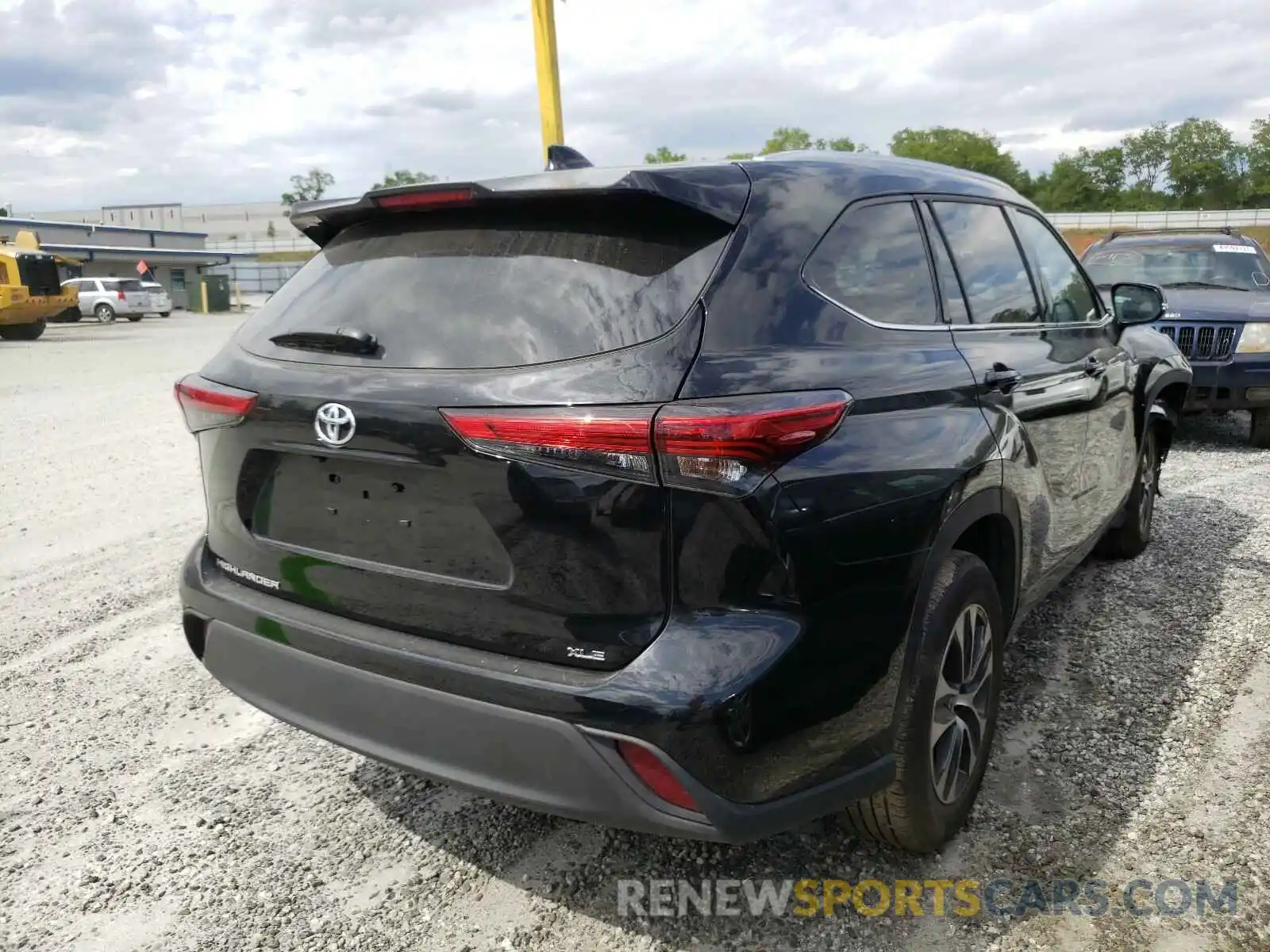 4 Photograph of a damaged car 5TDGZRAH5MS039263 TOYOTA HIGHLANDER 2021