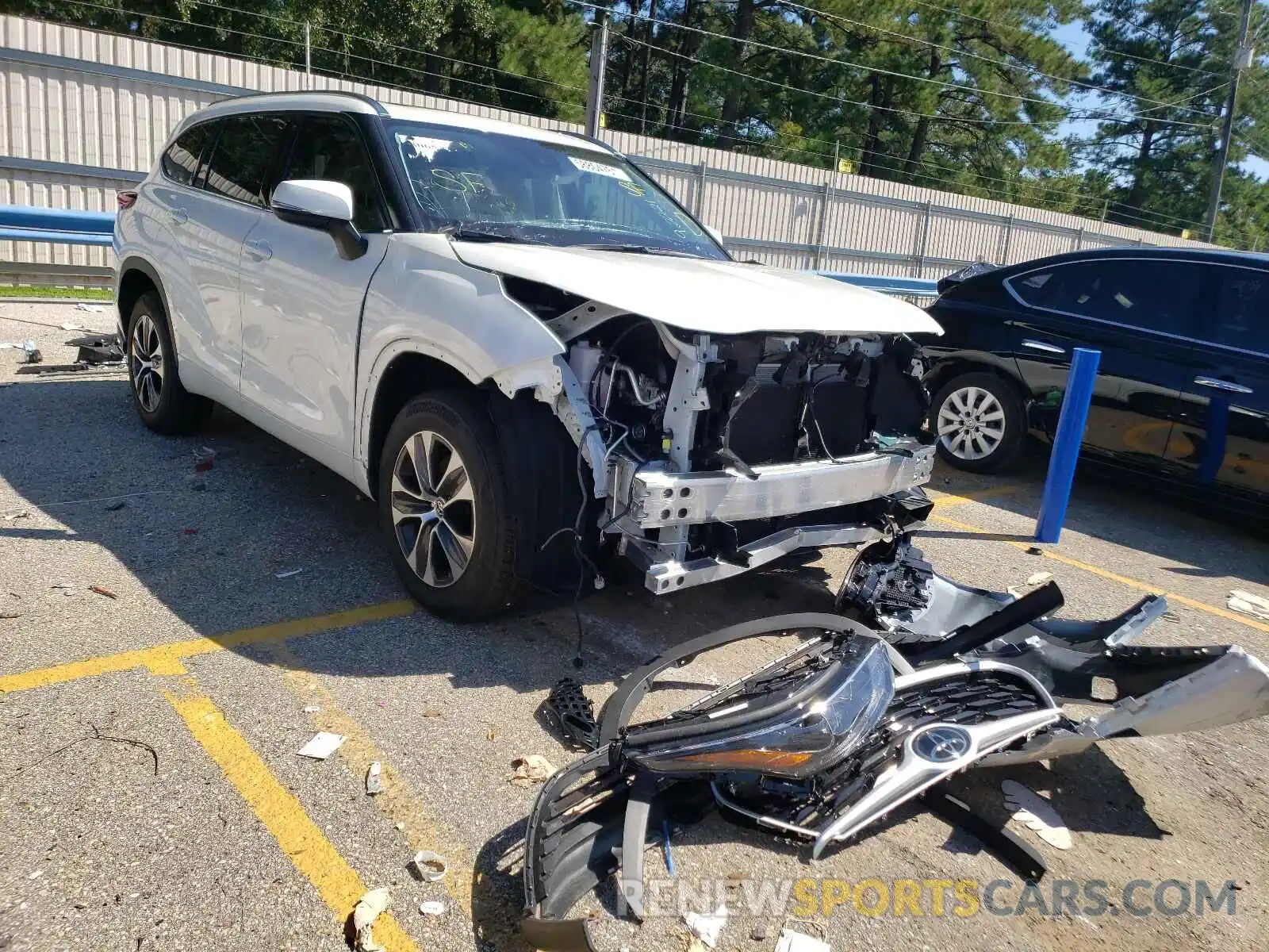 1 Photograph of a damaged car 5TDGZRAH5MS051381 TOYOTA HIGHLANDER 2021