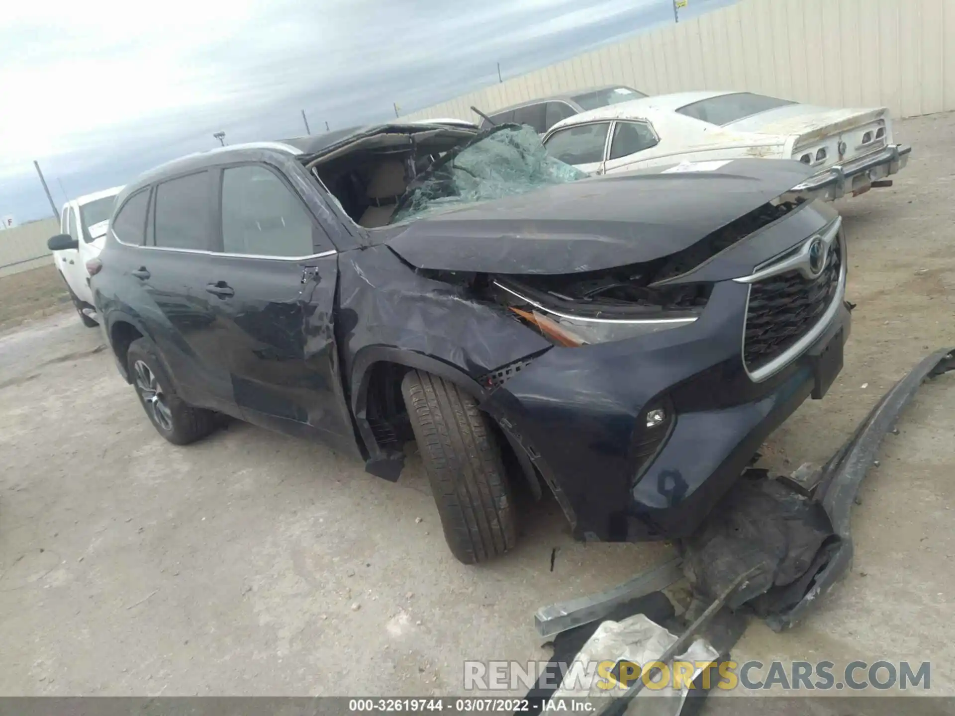 1 Photograph of a damaged car 5TDGZRAH5MS070660 TOYOTA HIGHLANDER 2021