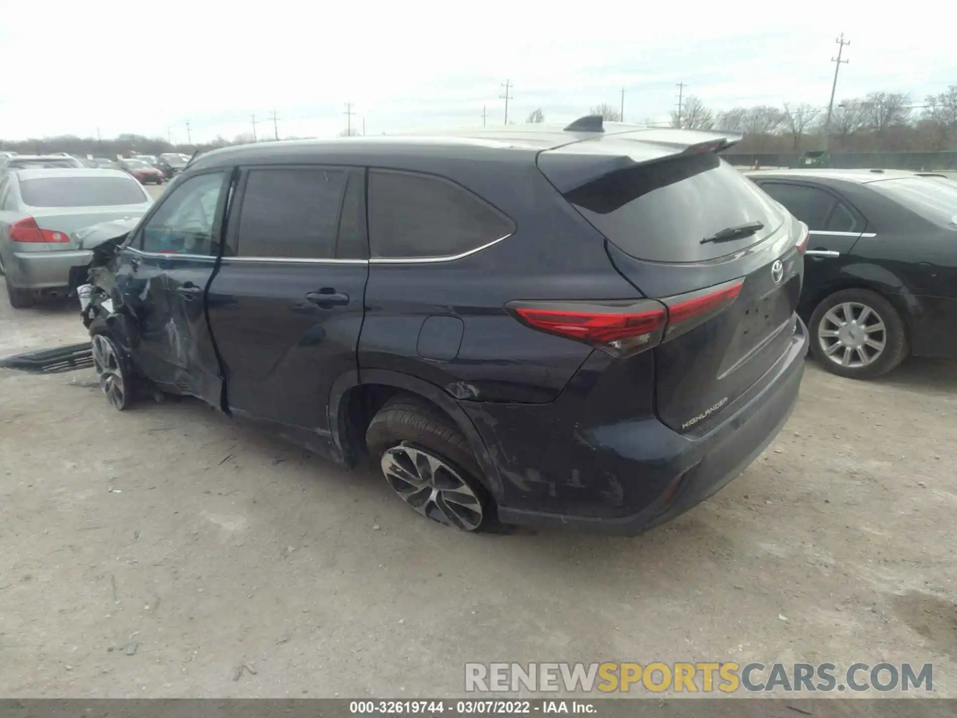 3 Photograph of a damaged car 5TDGZRAH5MS070660 TOYOTA HIGHLANDER 2021