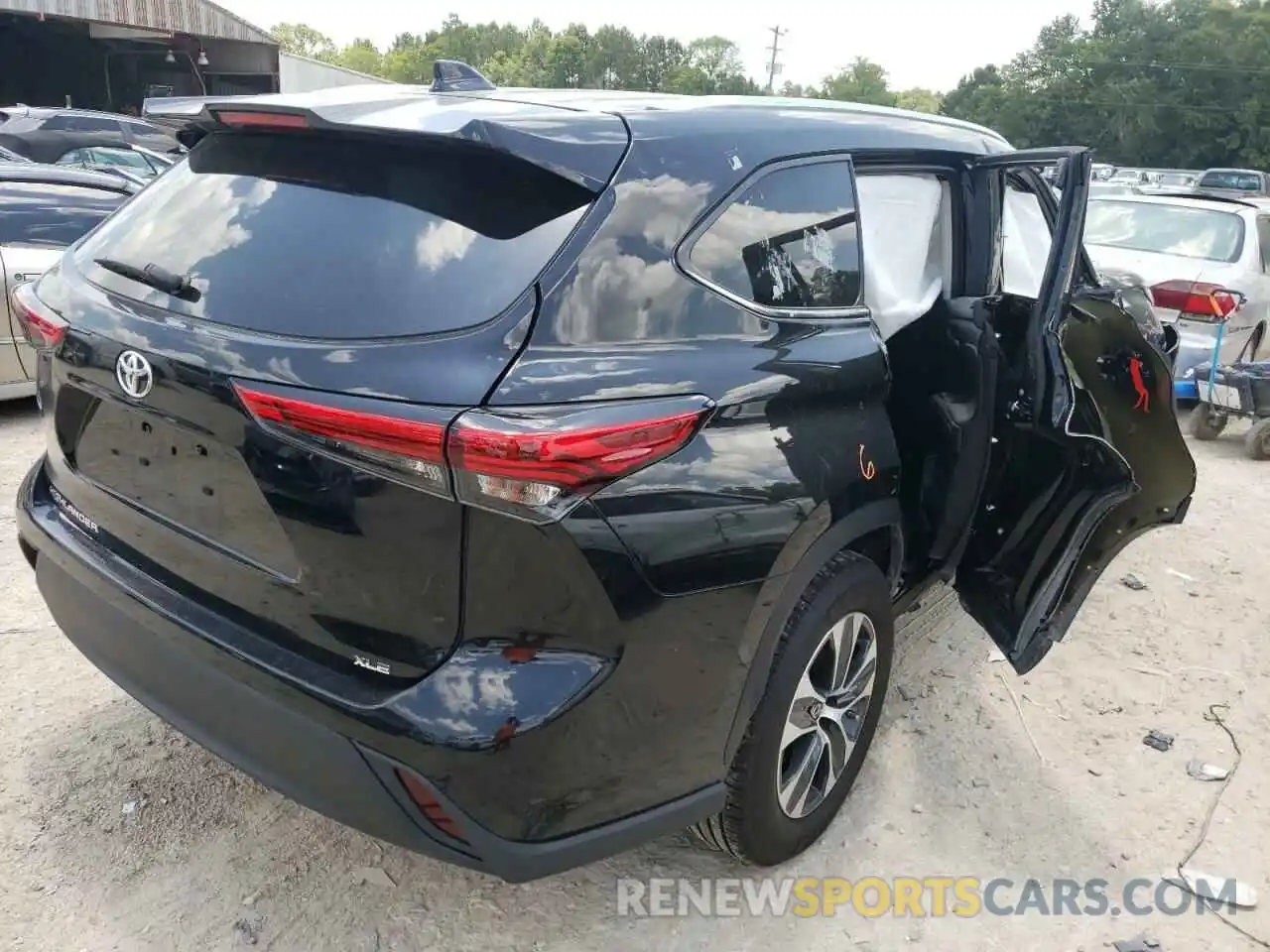 4 Photograph of a damaged car 5TDGZRAH5MS072411 TOYOTA HIGHLANDER 2021