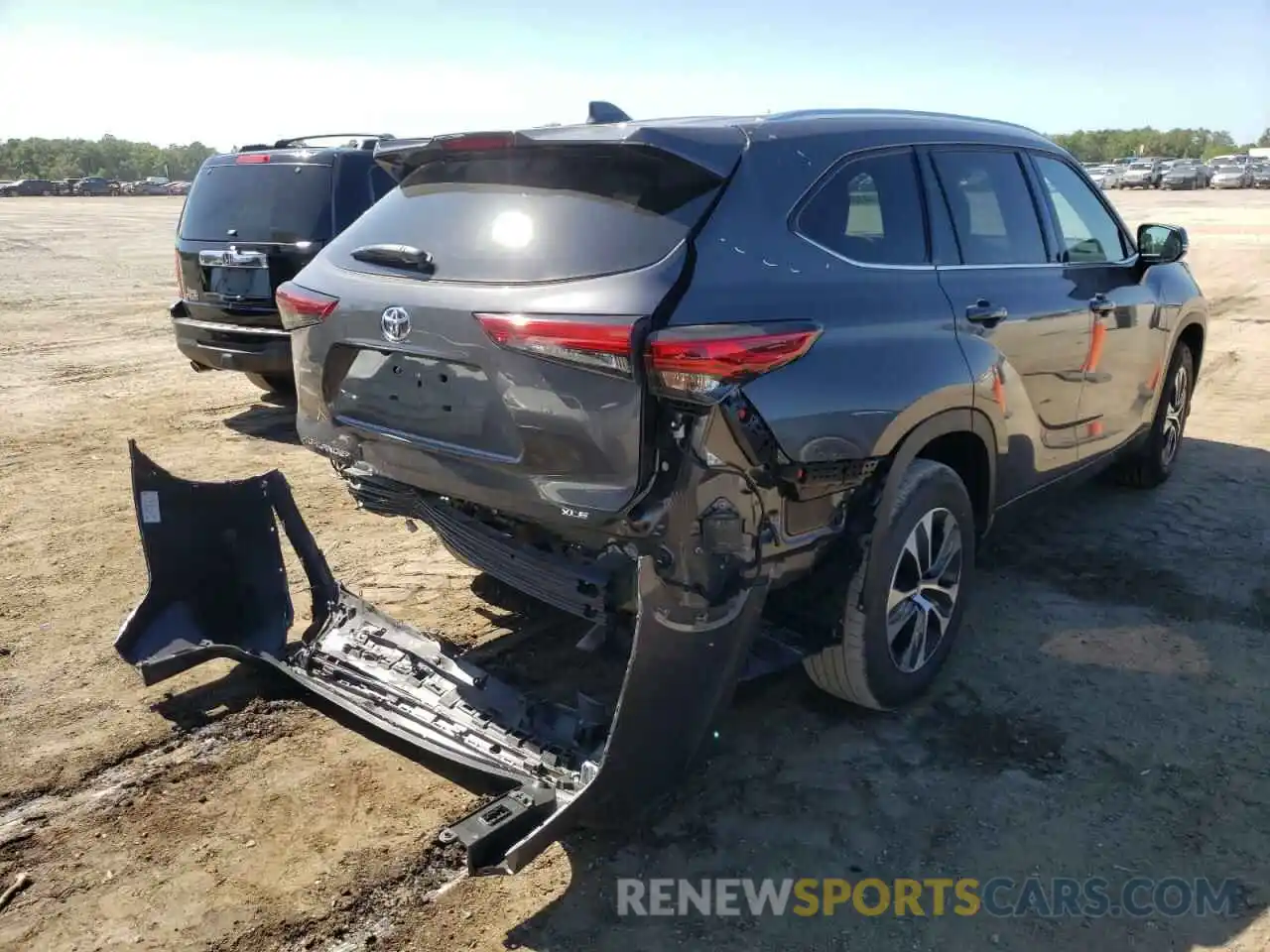 4 Photograph of a damaged car 5TDGZRAH5MS079410 TOYOTA HIGHLANDER 2021