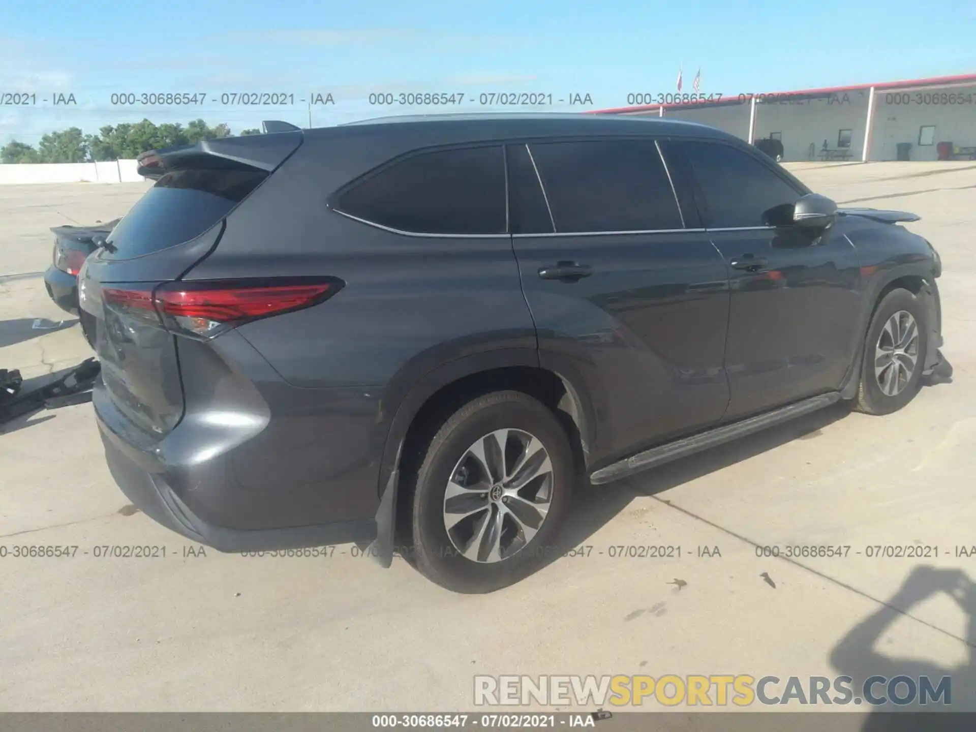 4 Photograph of a damaged car 5TDGZRAH5MS514863 TOYOTA HIGHLANDER 2021