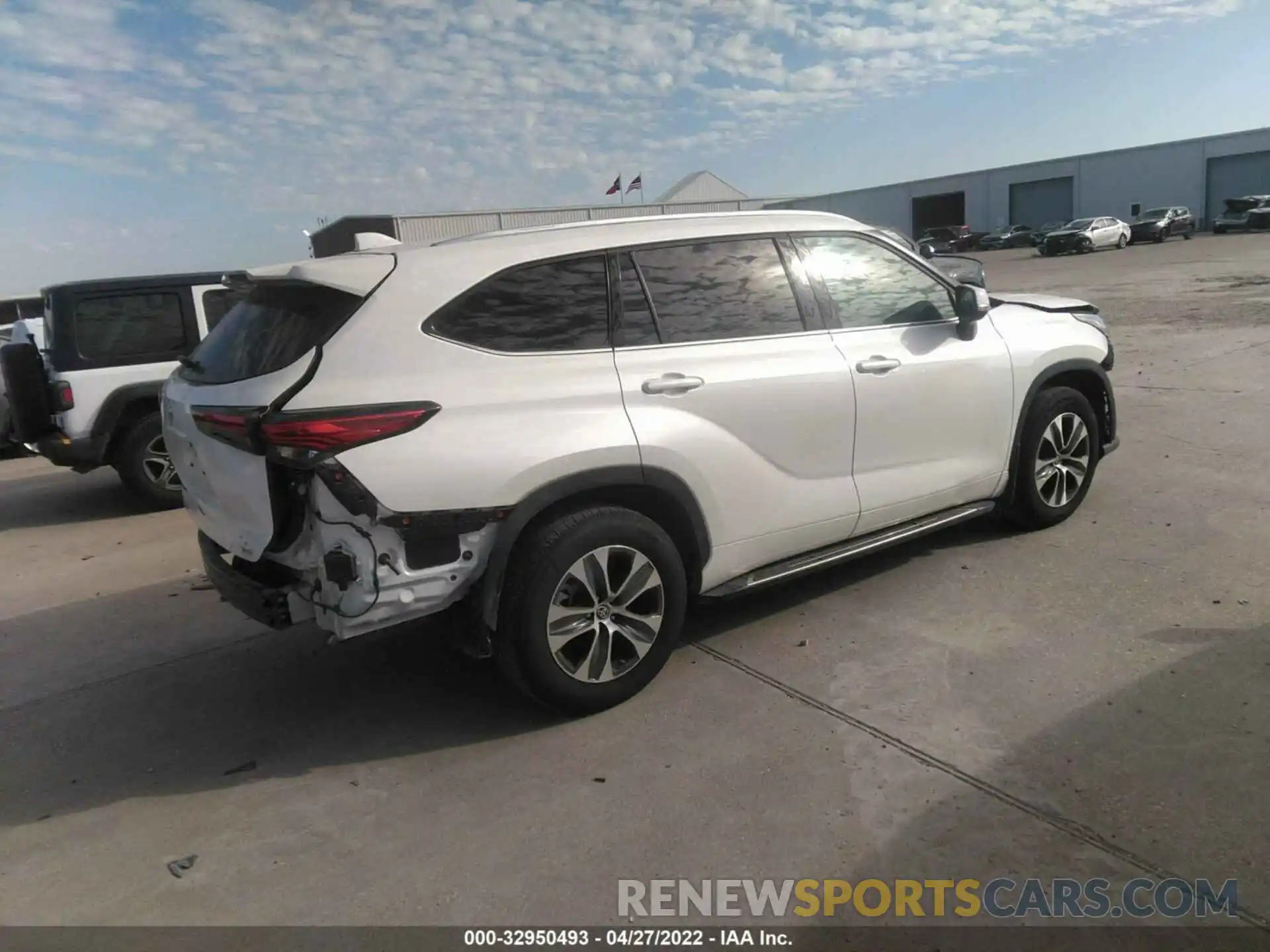 4 Photograph of a damaged car 5TDGZRAH5MS520114 TOYOTA HIGHLANDER 2021