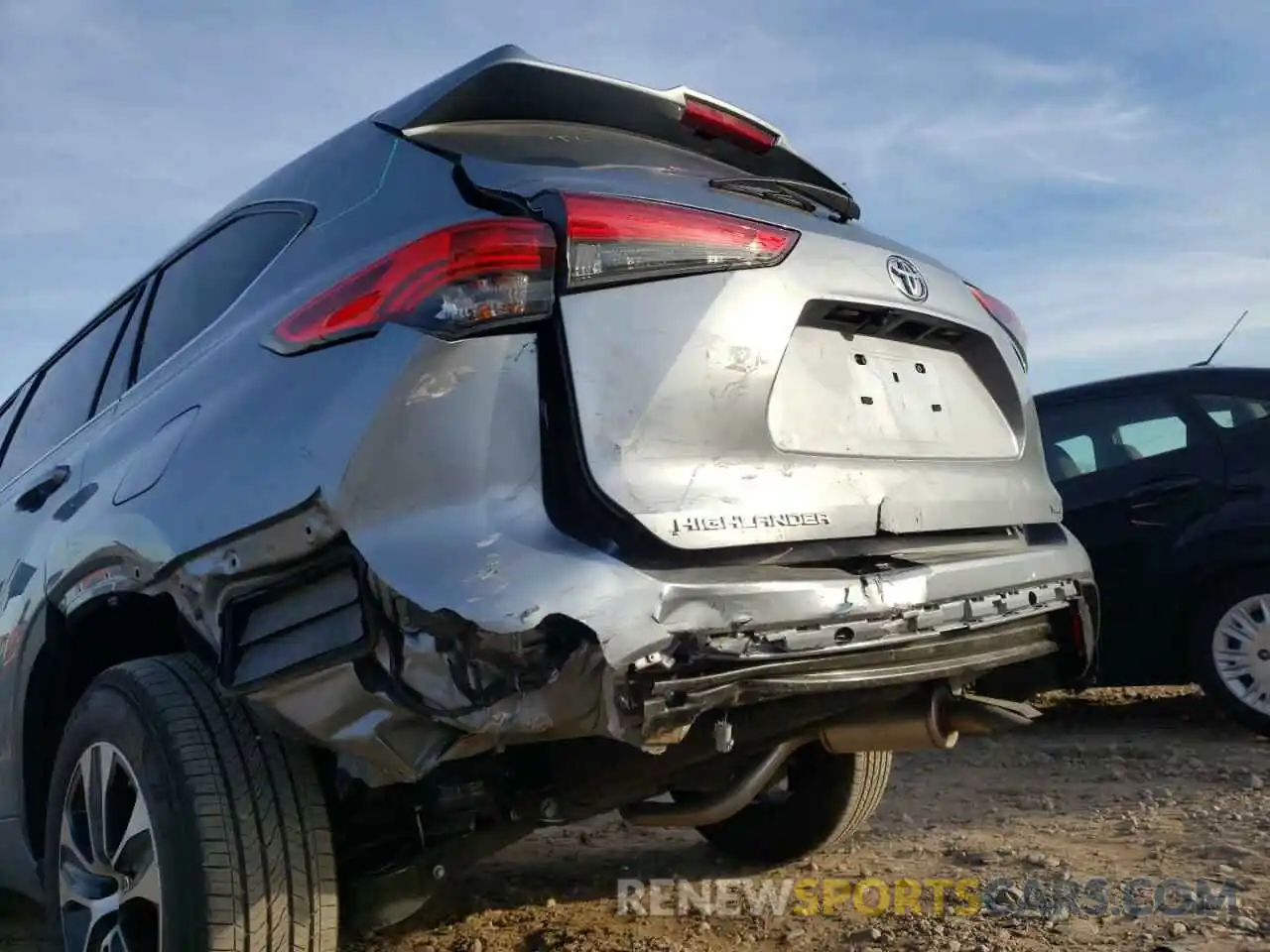 9 Photograph of a damaged car 5TDGZRAH6MS039188 TOYOTA HIGHLANDER 2021