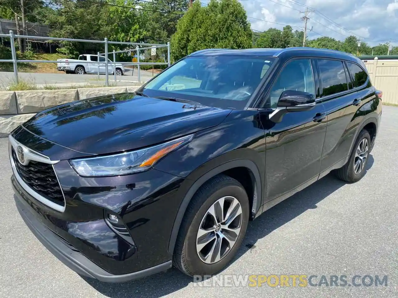 2 Photograph of a damaged car 5TDGZRAH6MS040888 TOYOTA HIGHLANDER 2021