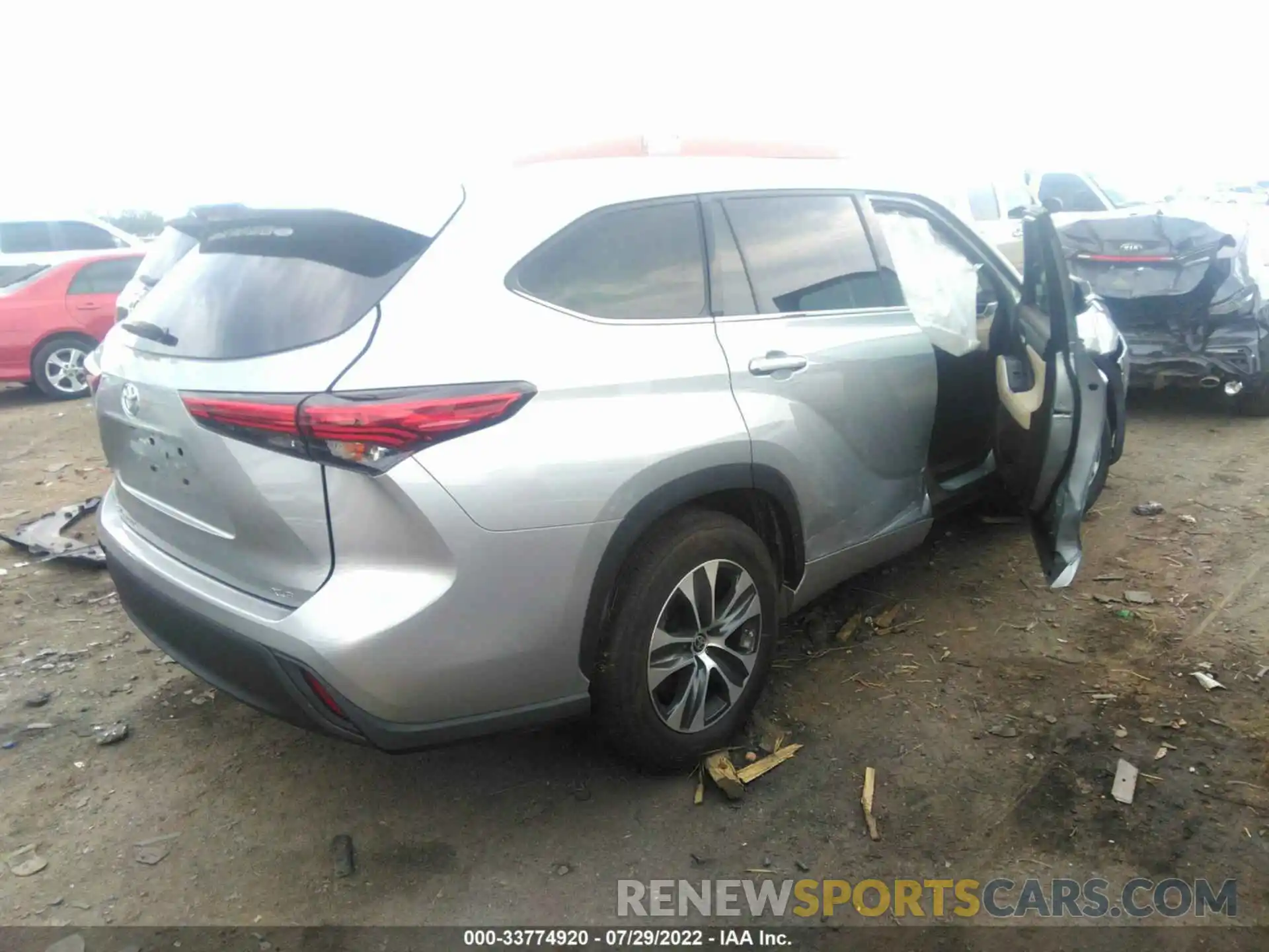 4 Photograph of a damaged car 5TDGZRAH6MS050269 TOYOTA HIGHLANDER 2021