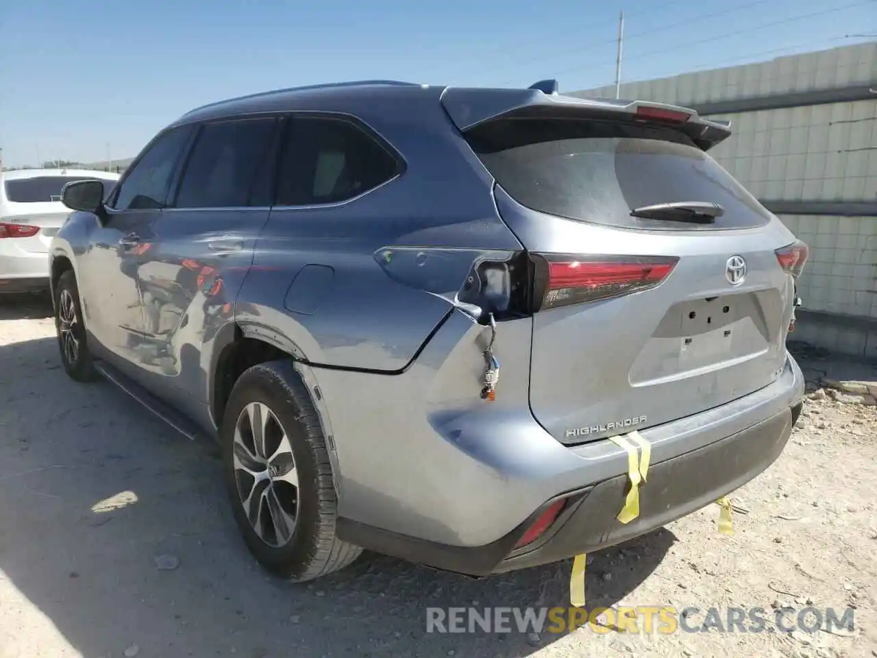 3 Photograph of a damaged car 5TDGZRAH6MS058694 TOYOTA HIGHLANDER 2021