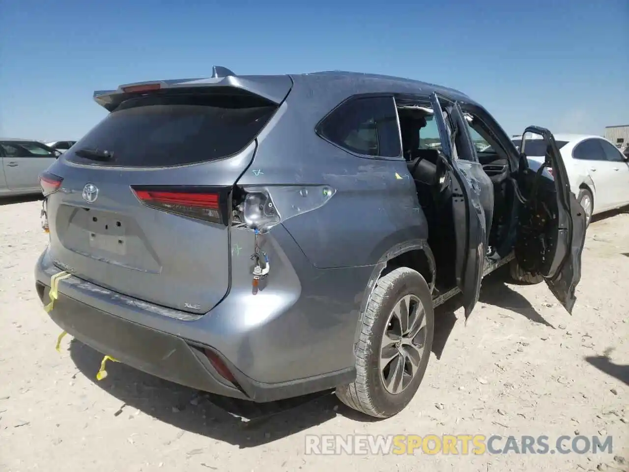 4 Photograph of a damaged car 5TDGZRAH6MS058694 TOYOTA HIGHLANDER 2021