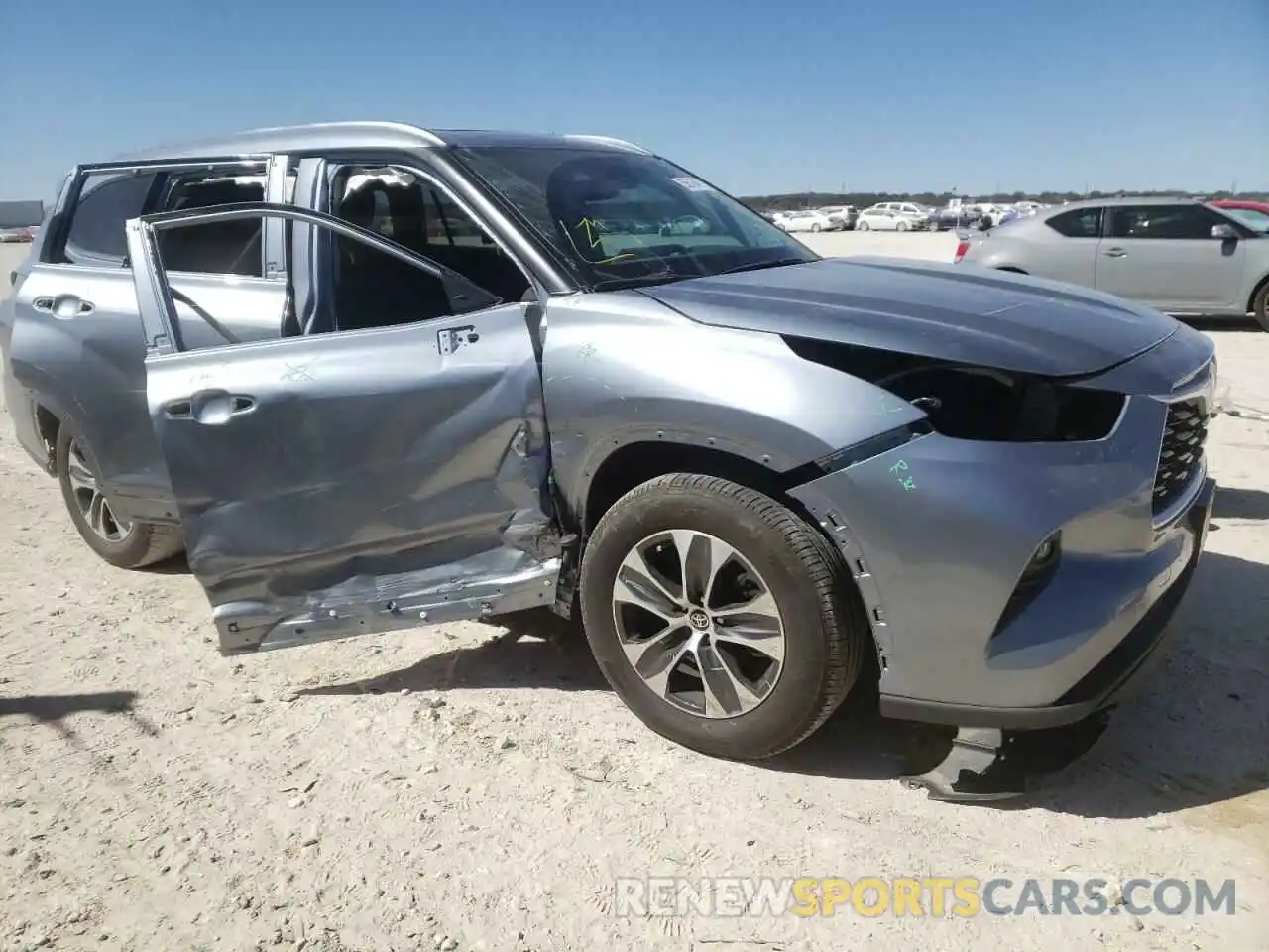 9 Photograph of a damaged car 5TDGZRAH6MS058694 TOYOTA HIGHLANDER 2021