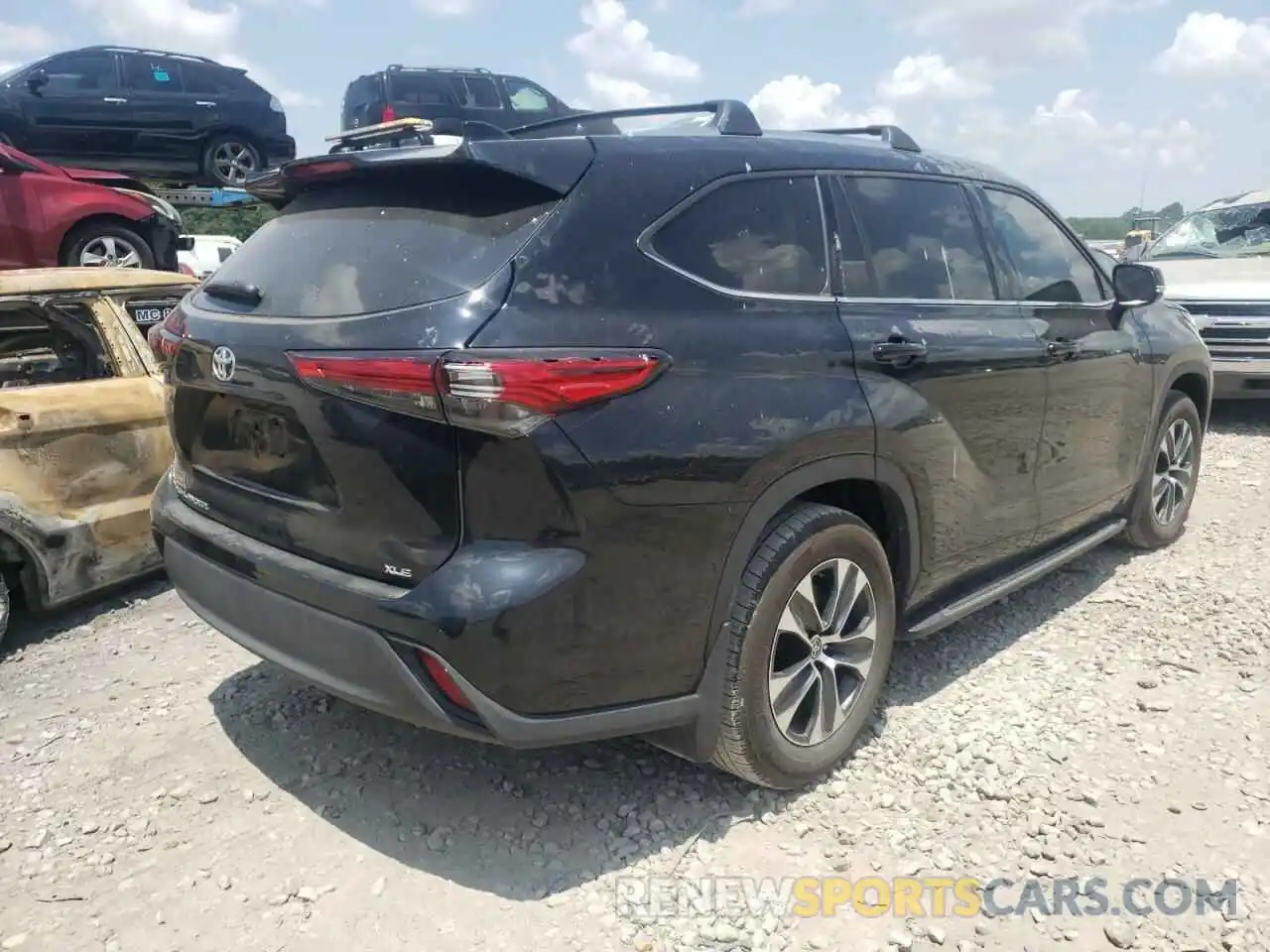 4 Photograph of a damaged car 5TDGZRAH6MS064544 TOYOTA HIGHLANDER 2021