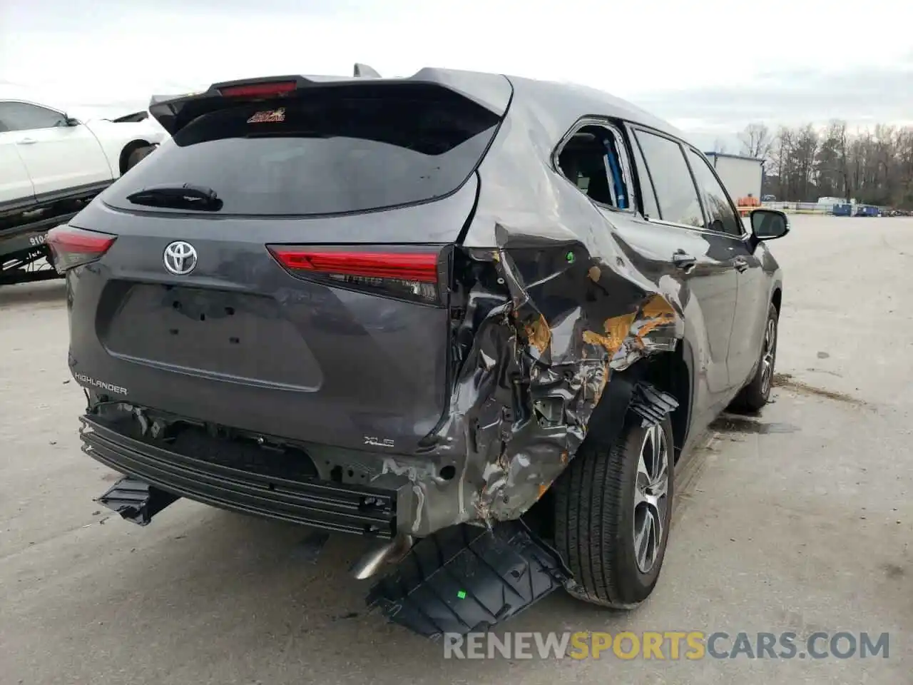 4 Photograph of a damaged car 5TDGZRAH6MS077004 TOYOTA HIGHLANDER 2021