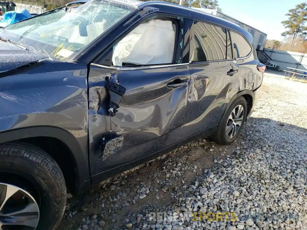 10 Photograph of a damaged car 5TDGZRAH6MS080811 TOYOTA HIGHLANDER 2021