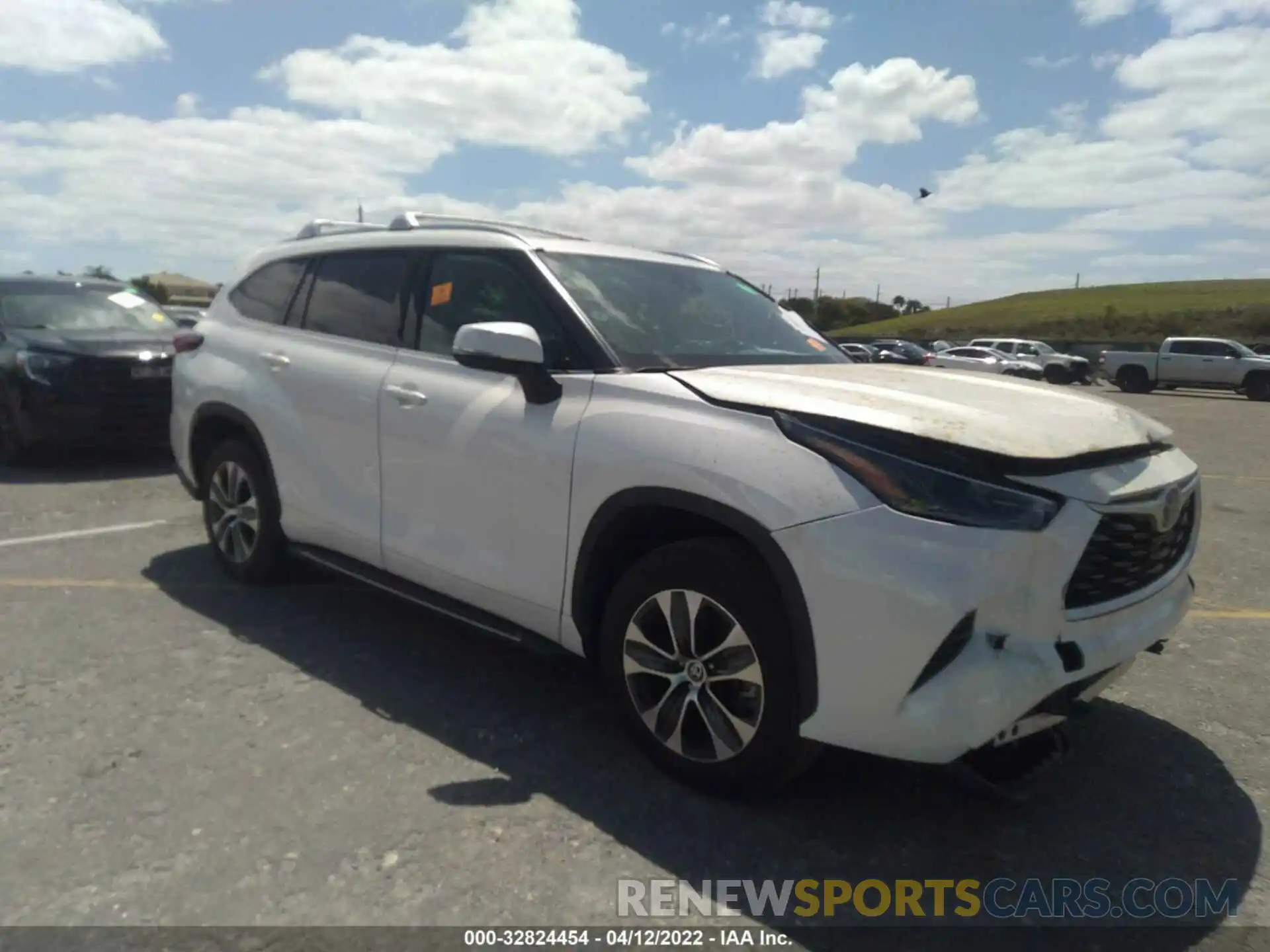 1 Photograph of a damaged car 5TDGZRAH6MS520462 TOYOTA HIGHLANDER 2021