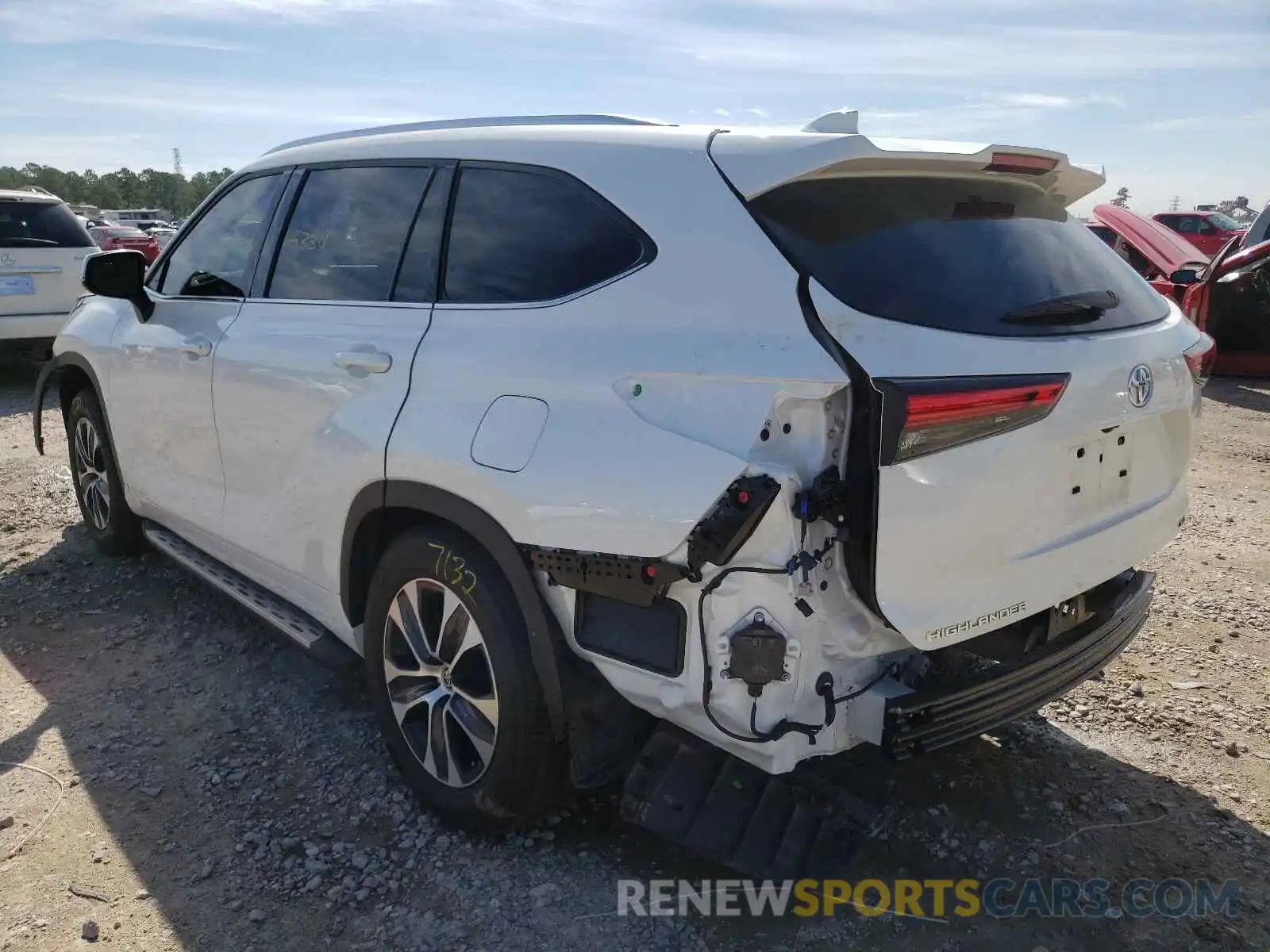 3 Photograph of a damaged car 5TDGZRAH6MS530523 TOYOTA HIGHLANDER 2021