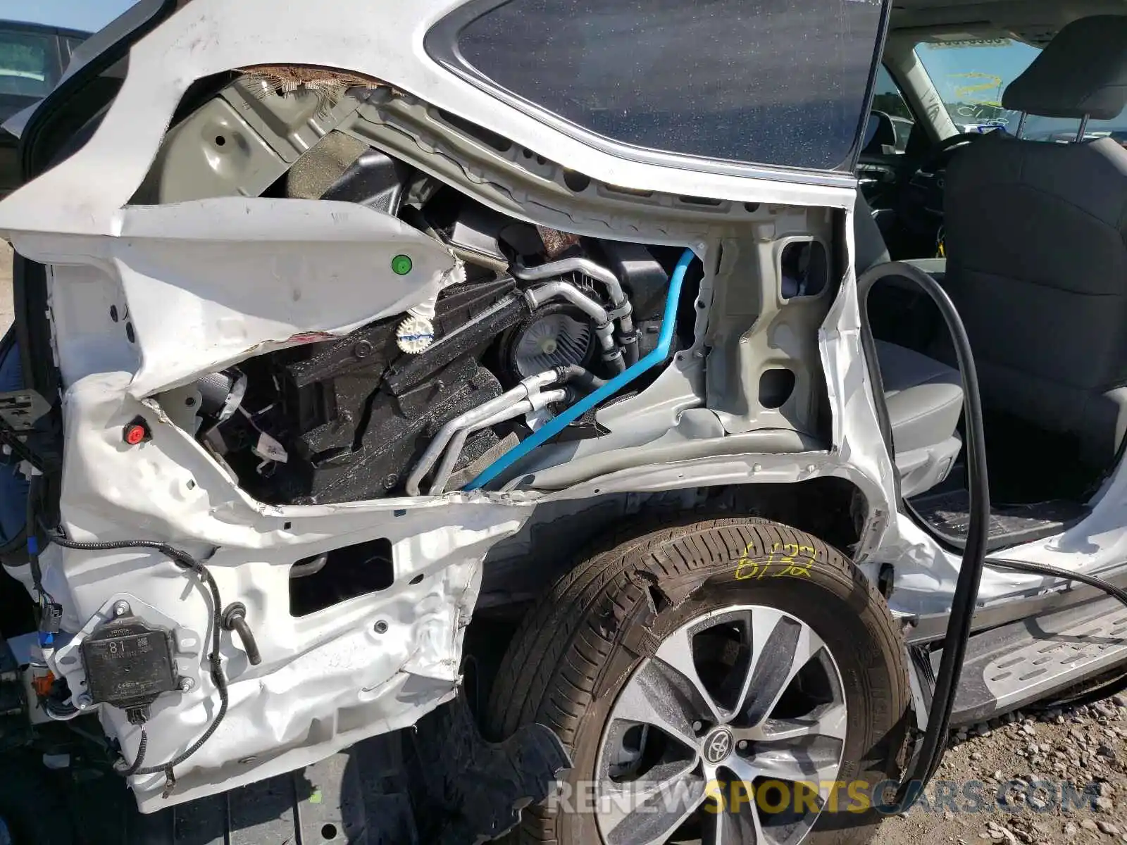 9 Photograph of a damaged car 5TDGZRAH6MS530523 TOYOTA HIGHLANDER 2021