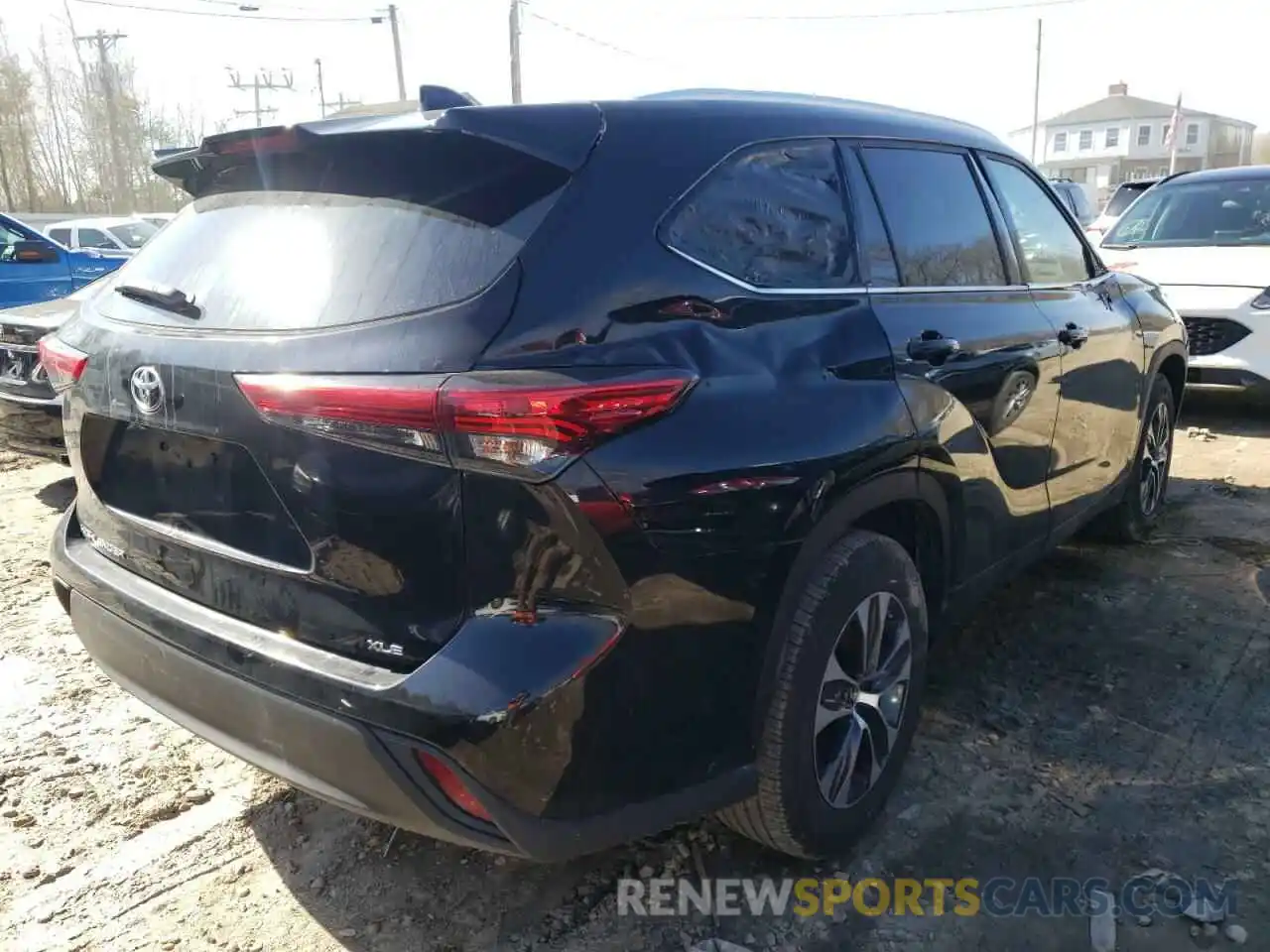 4 Photograph of a damaged car 5TDGZRAH7MS040558 TOYOTA HIGHLANDER 2021