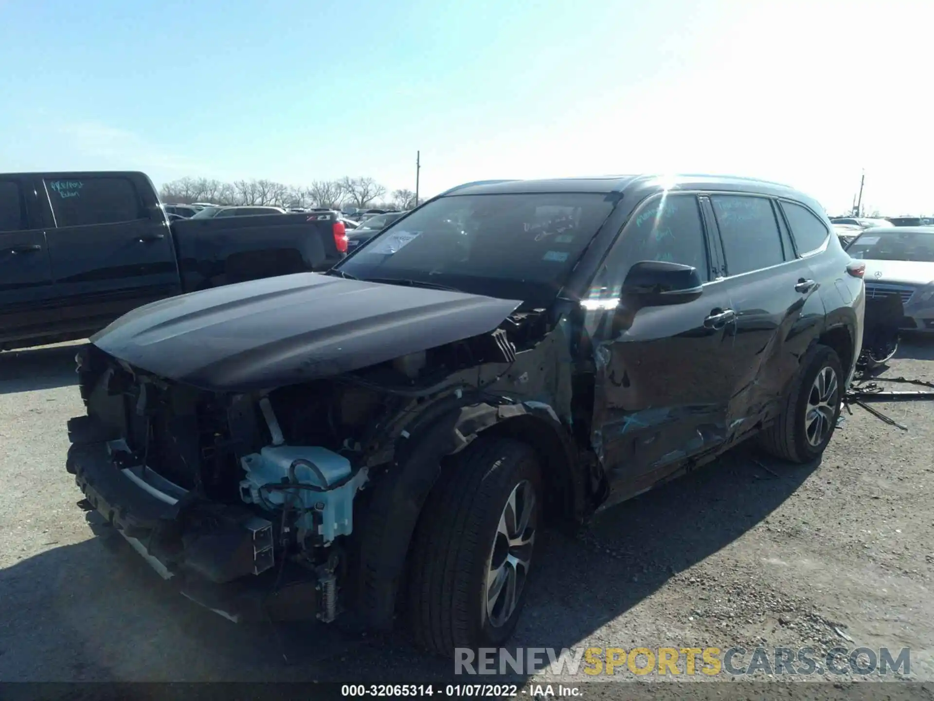 2 Photograph of a damaged car 5TDGZRAH7MS043721 TOYOTA HIGHLANDER 2021