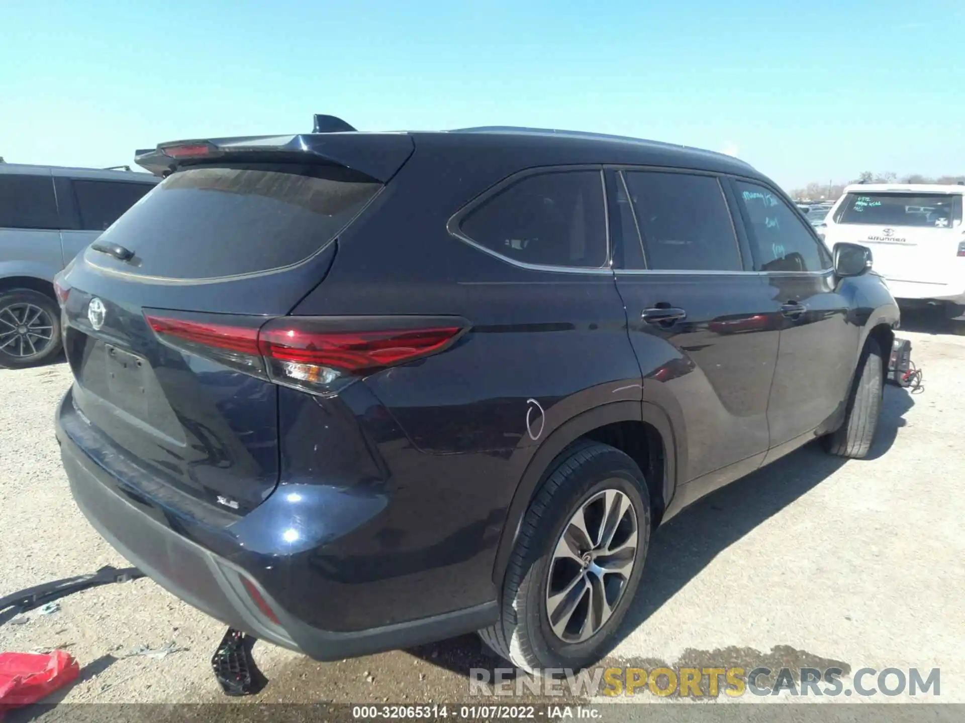 4 Photograph of a damaged car 5TDGZRAH7MS043721 TOYOTA HIGHLANDER 2021